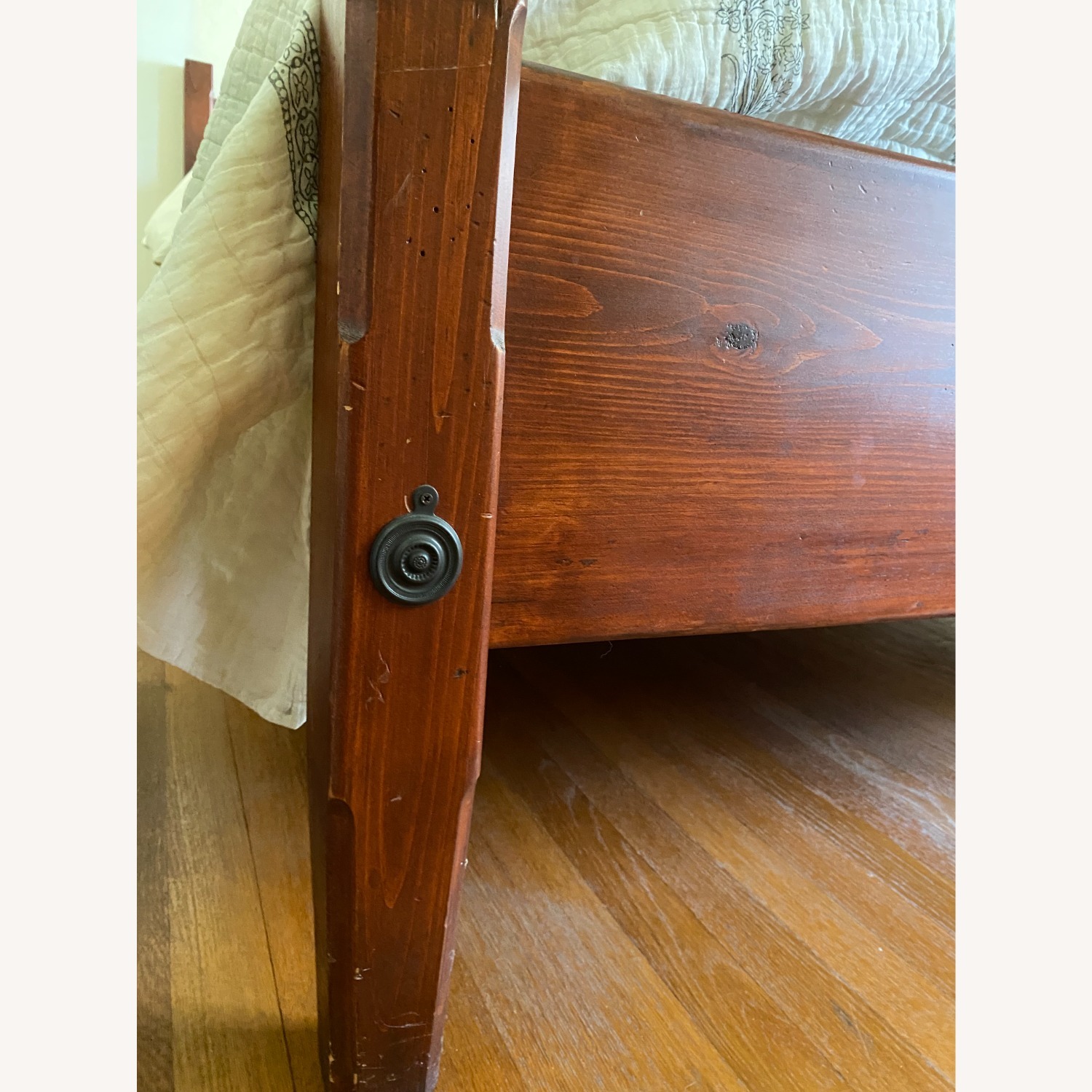 Pine Lodge Chestnut Queen Bed - image-4