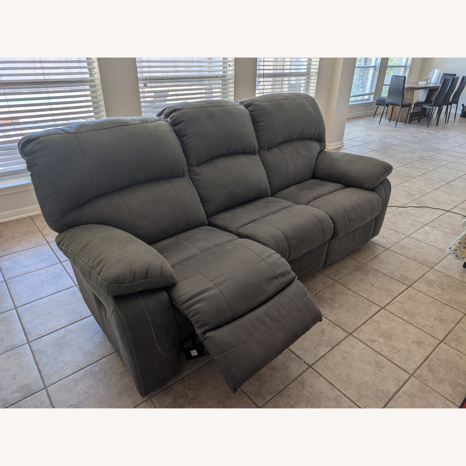 Automatic Recliner 3 Seater - image-0