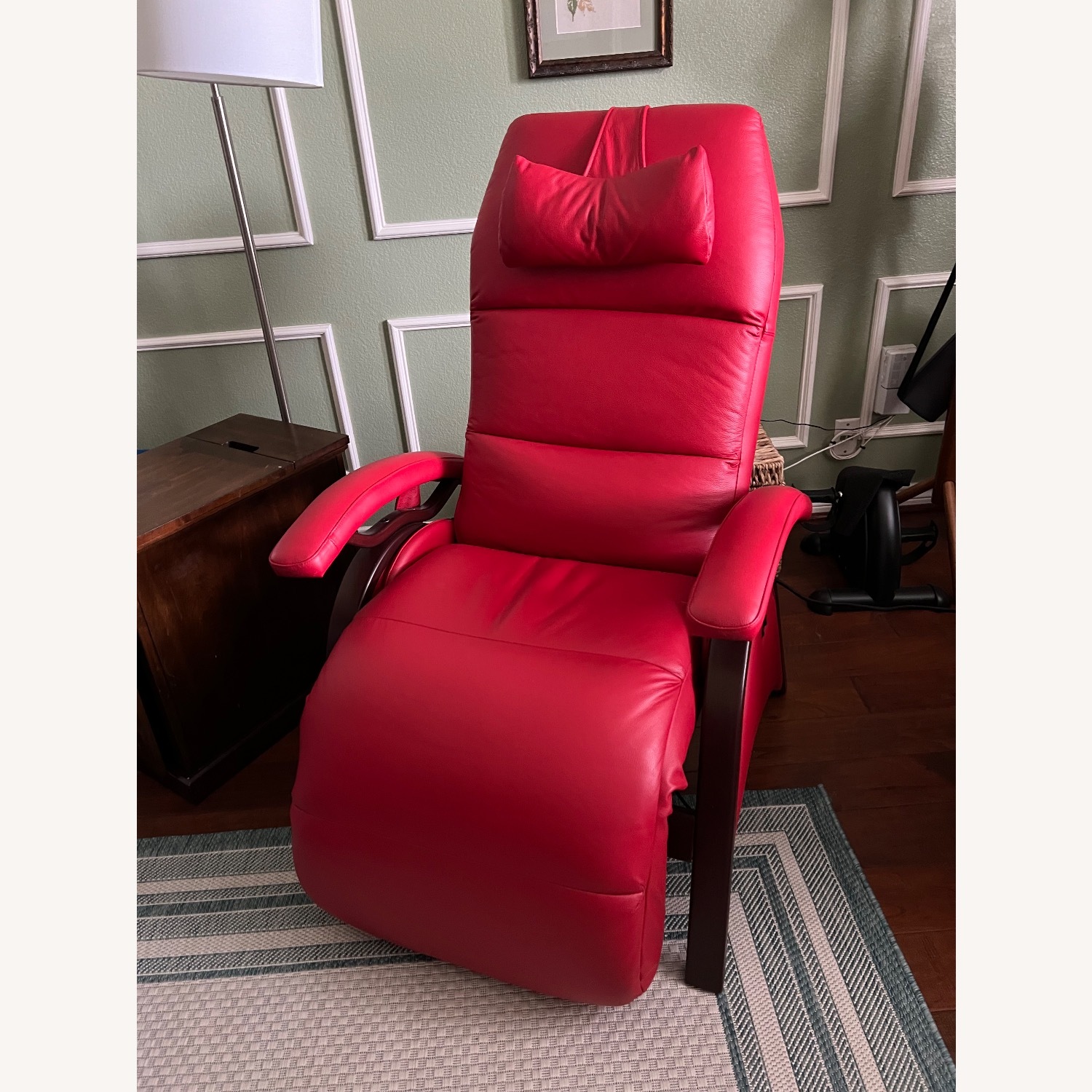 Zero-gravity Recliner - image-1
