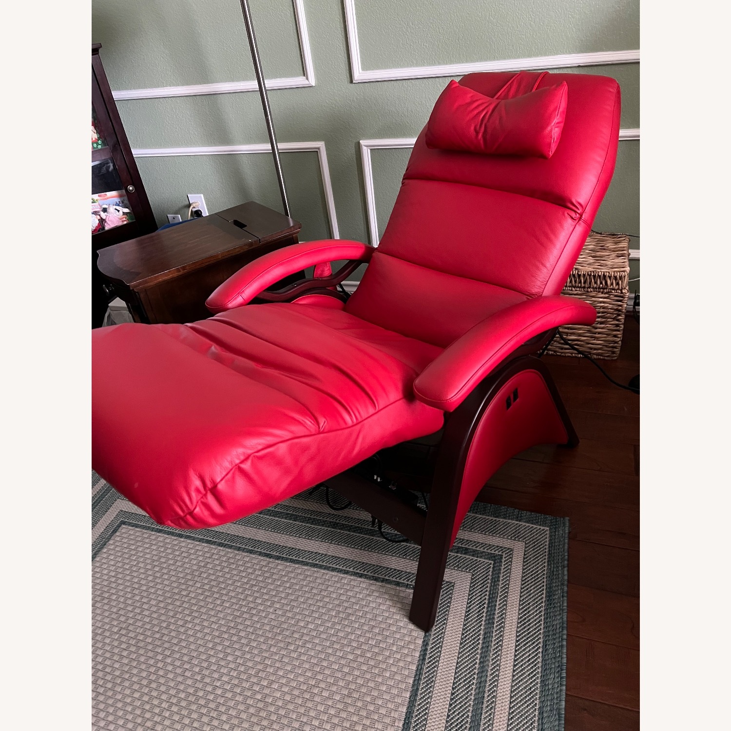 Zero-gravity Recliner - image-2