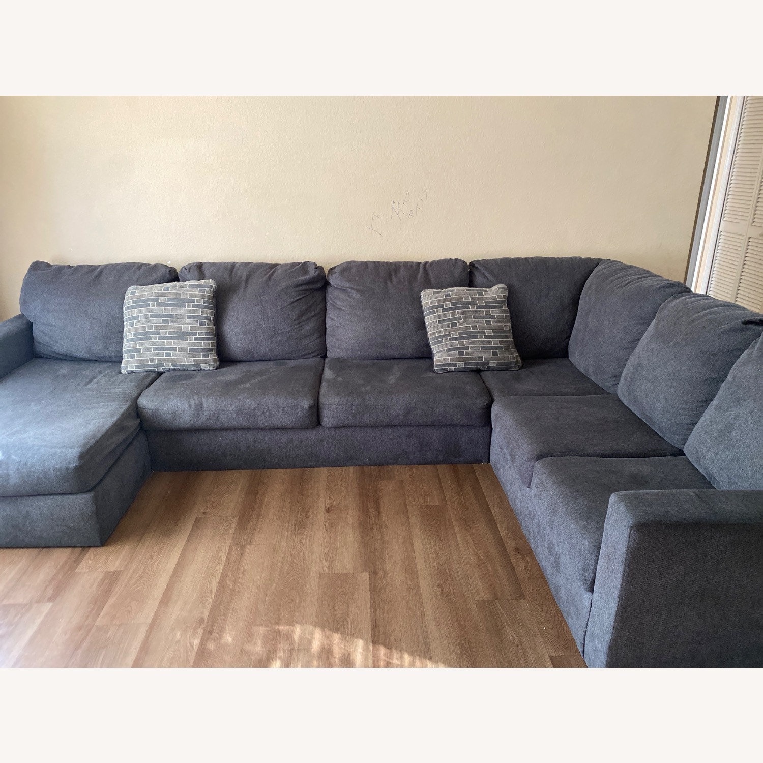 Ashley Furniture Ballinasloe 3-Piece Sectional with Chaise - image-1