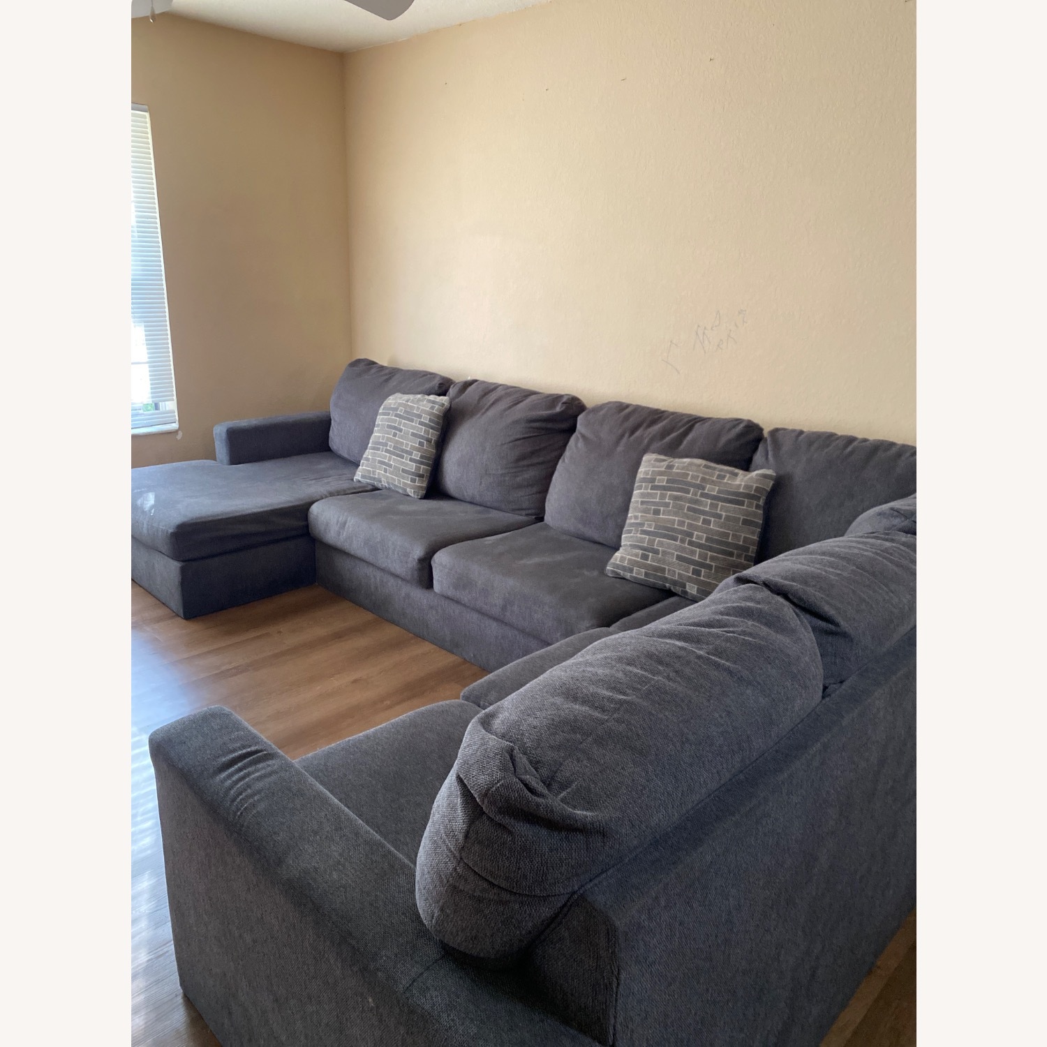 Ashley Furniture Ballinasloe 3-Piece Sectional with Chaise - image-2