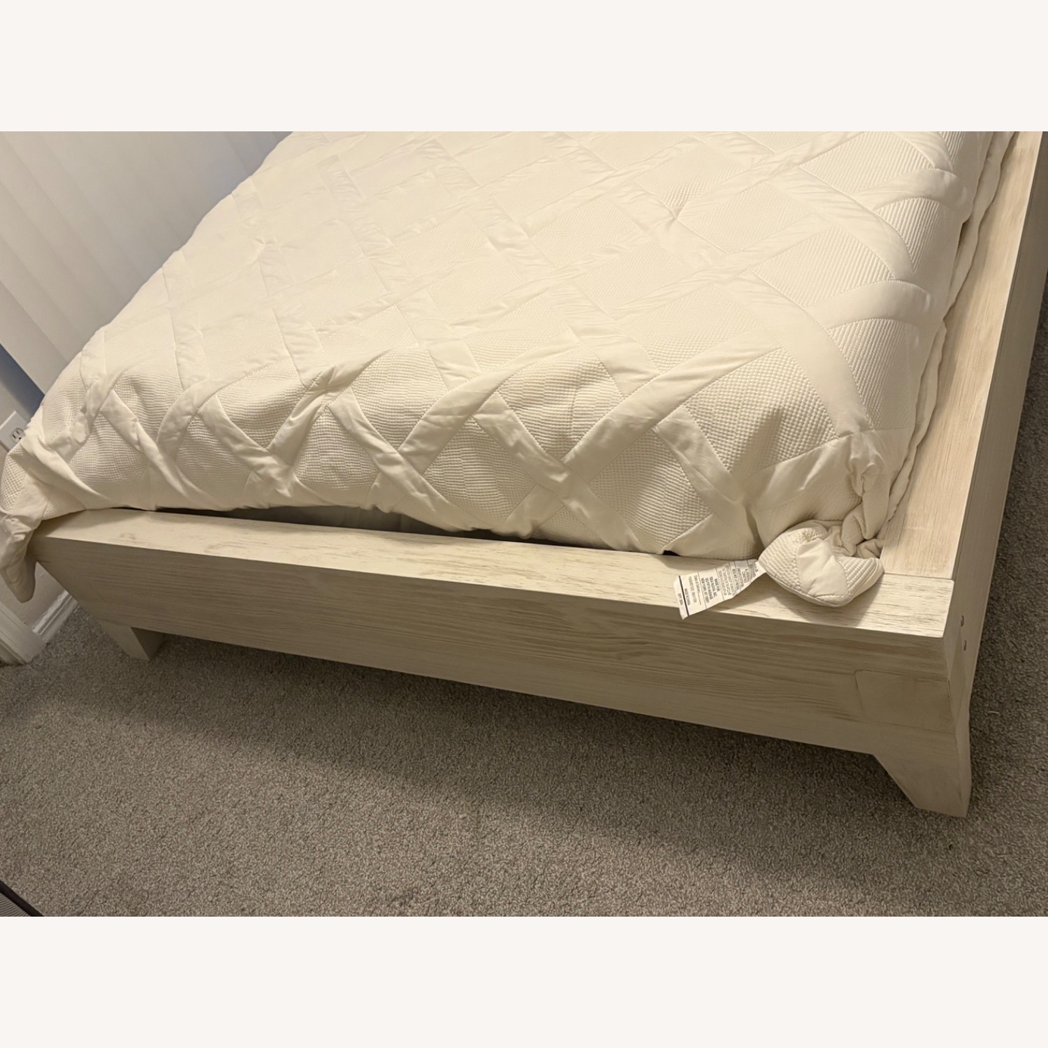 Crestwood Creek Wood Queen Bed - image-3