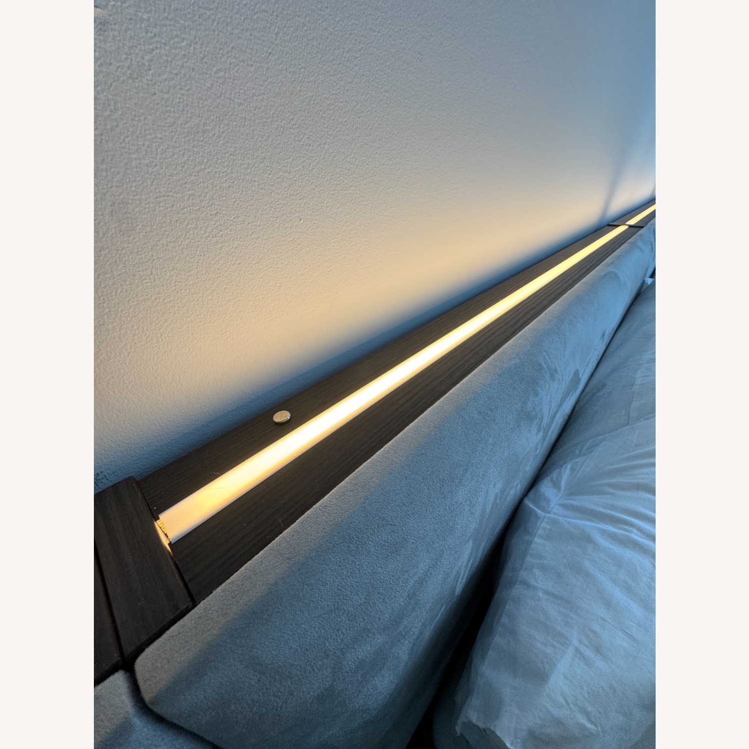 Lazzoni Light Gray Suede King Bed - image-8