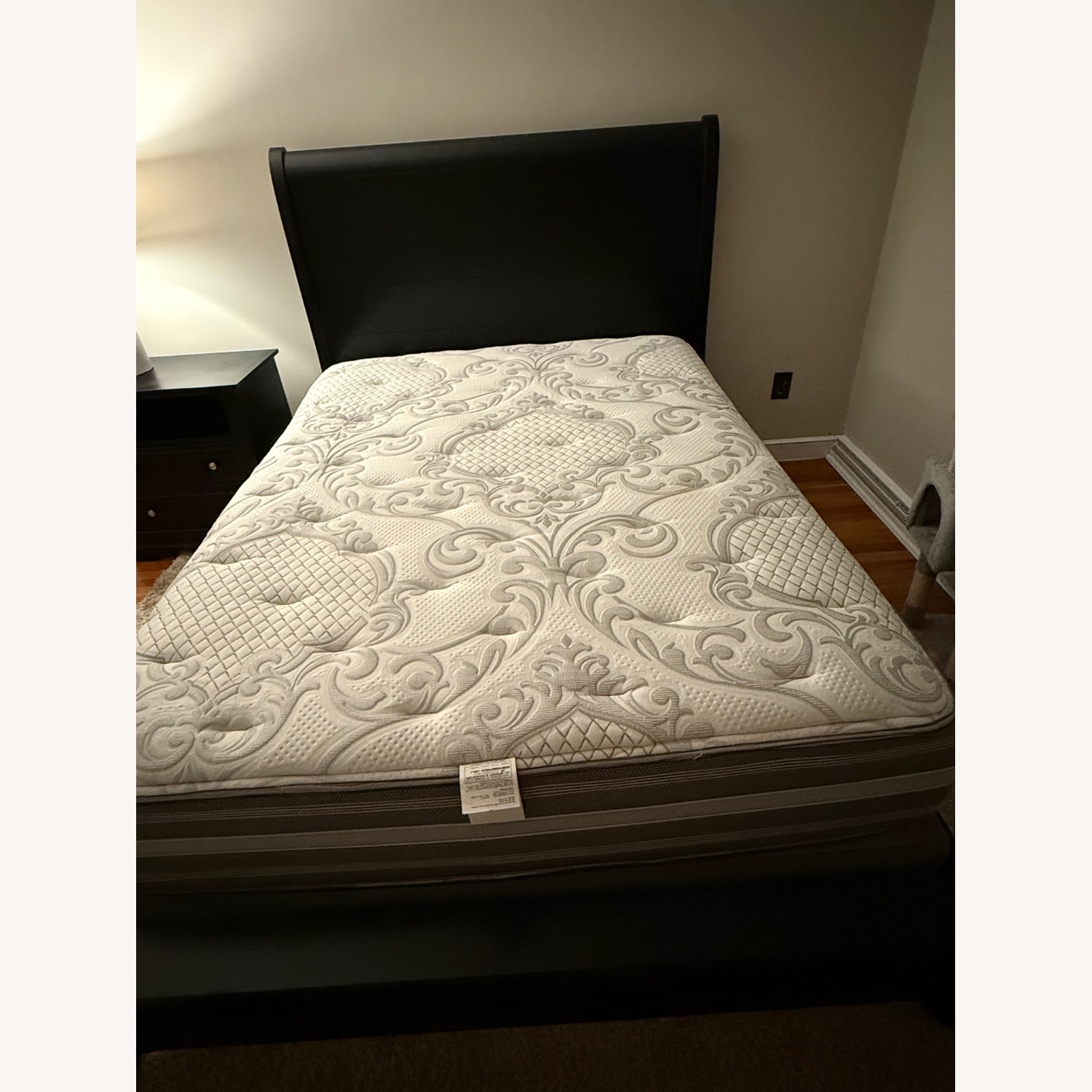 Jordan's Furniture Black Wood Queen Bed - image-2