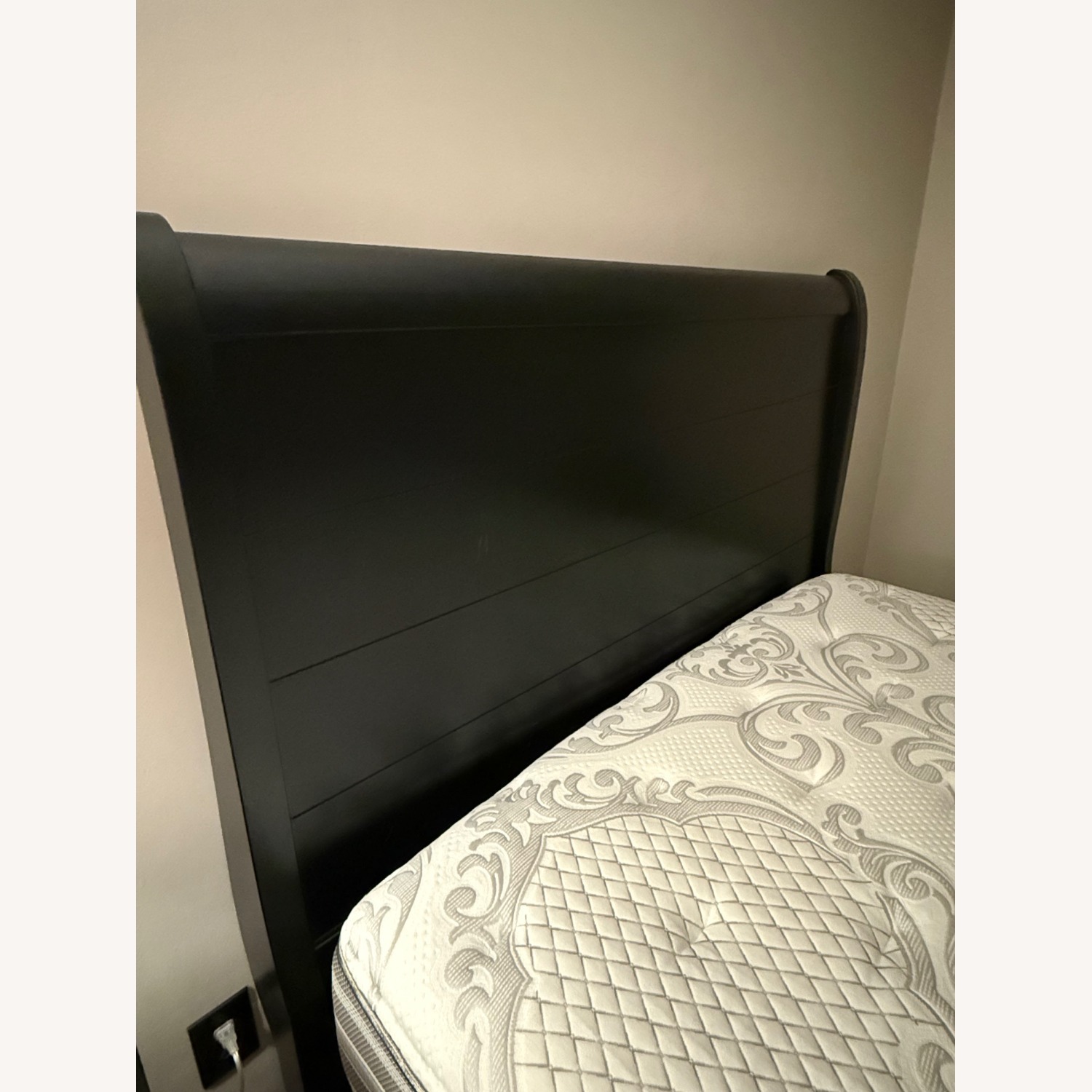 Jordan's Furniture Black Wood Queen Bed - image-3