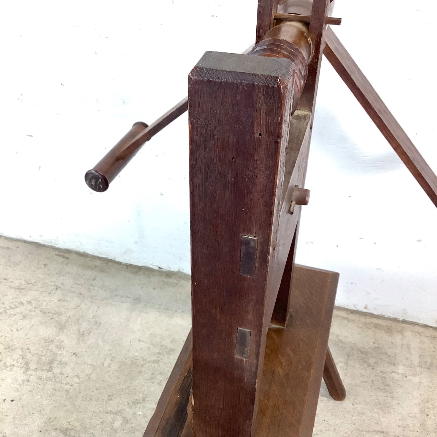 Rustic Farmhouse Yarn Winding Wheel Decor - image-15