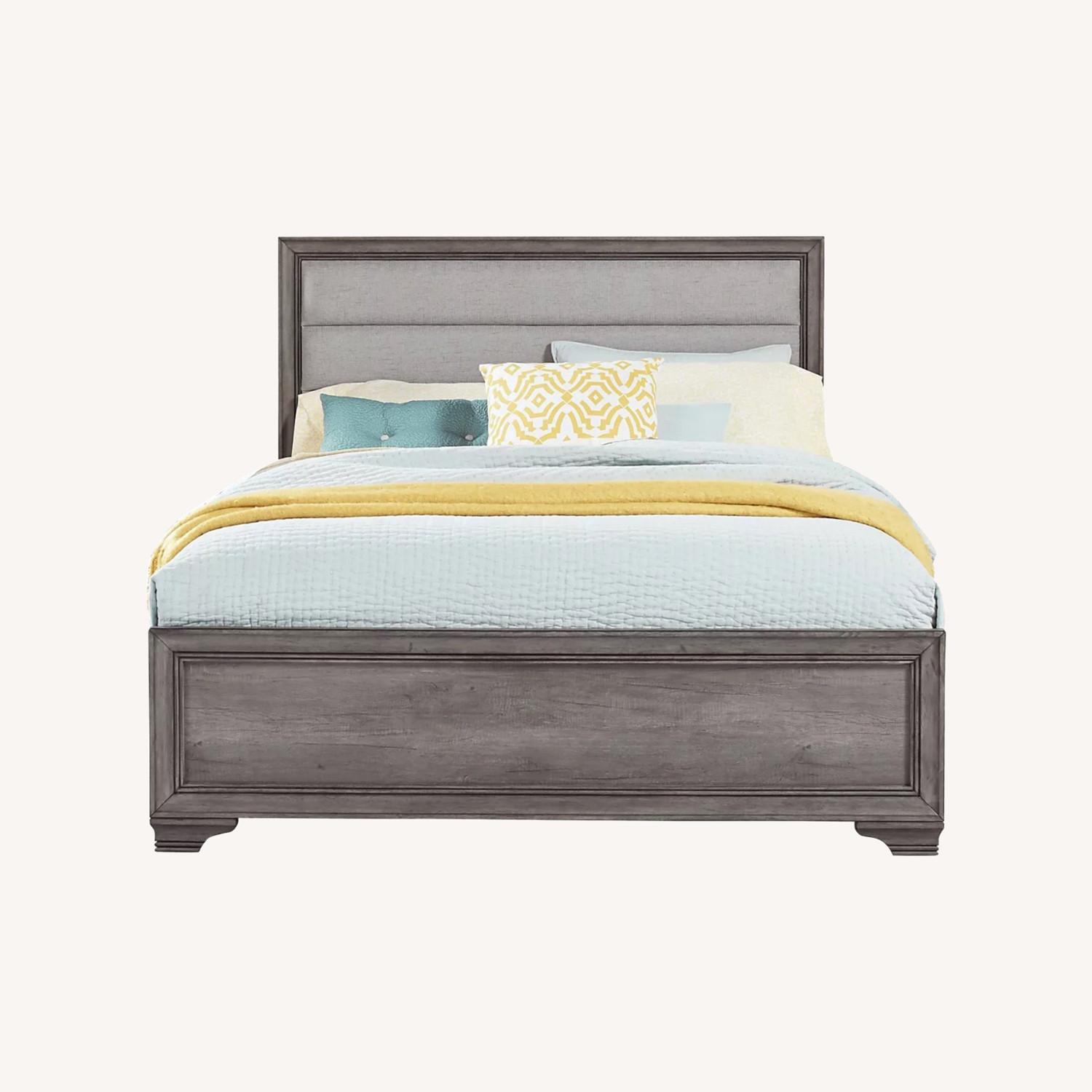 Rooms To Go Marlow Queen Bed - image-0