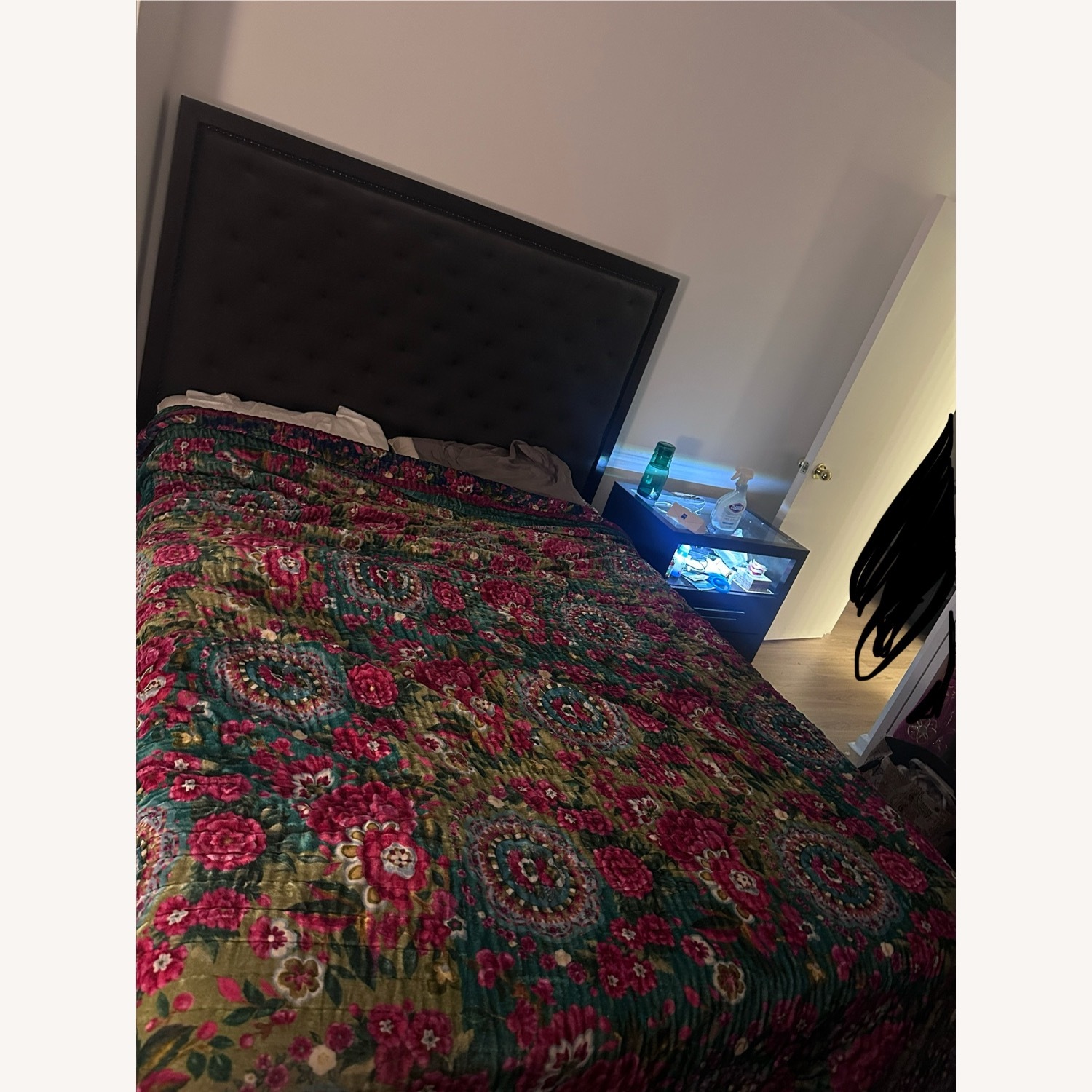 Raymour & Flanigan Senza Black Queen Bed - image-3