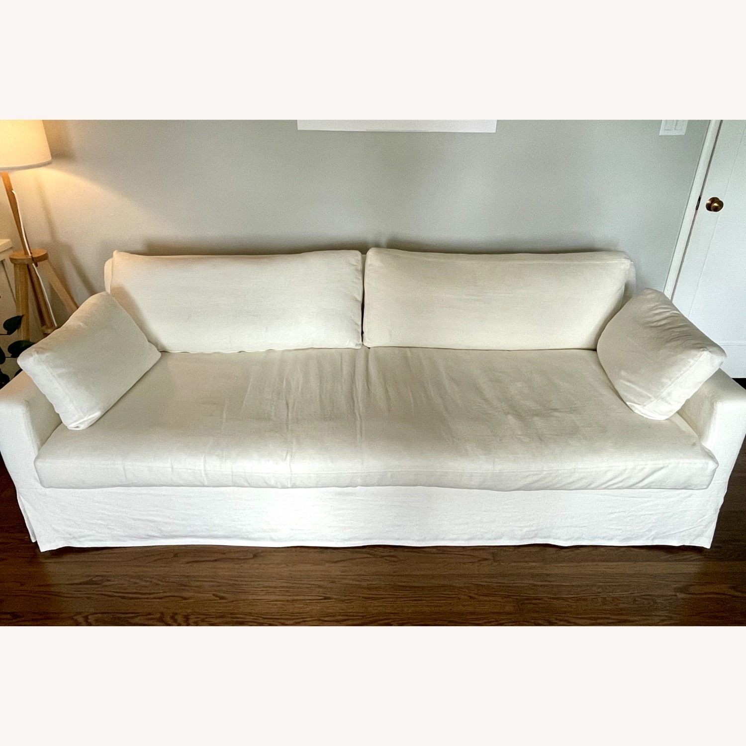 Buttercup　ソファ HD Buttercup Tiburon White Fabric 2 Seater Sofa - AptDeco