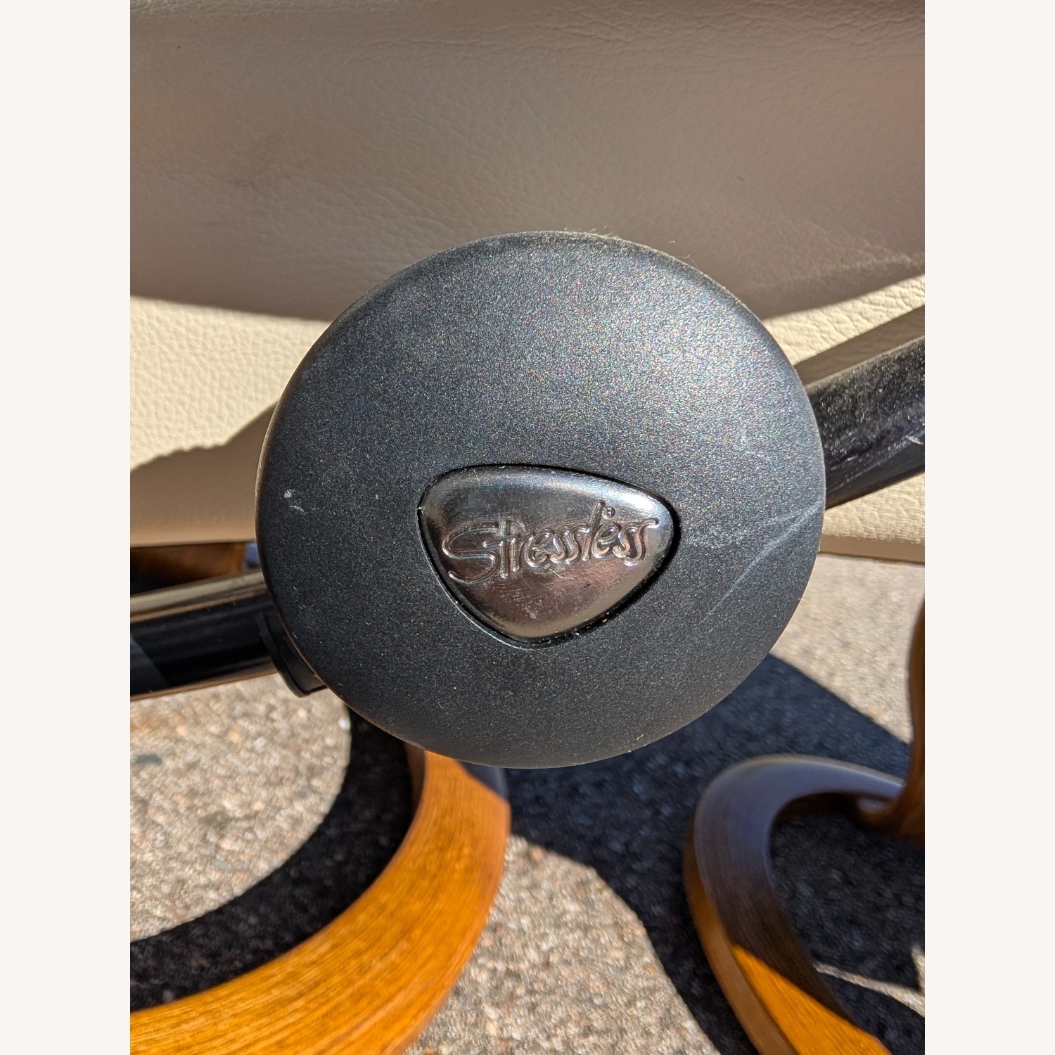 Stressless Consul Large Recliner and Ottoman with Classic Base - image-5