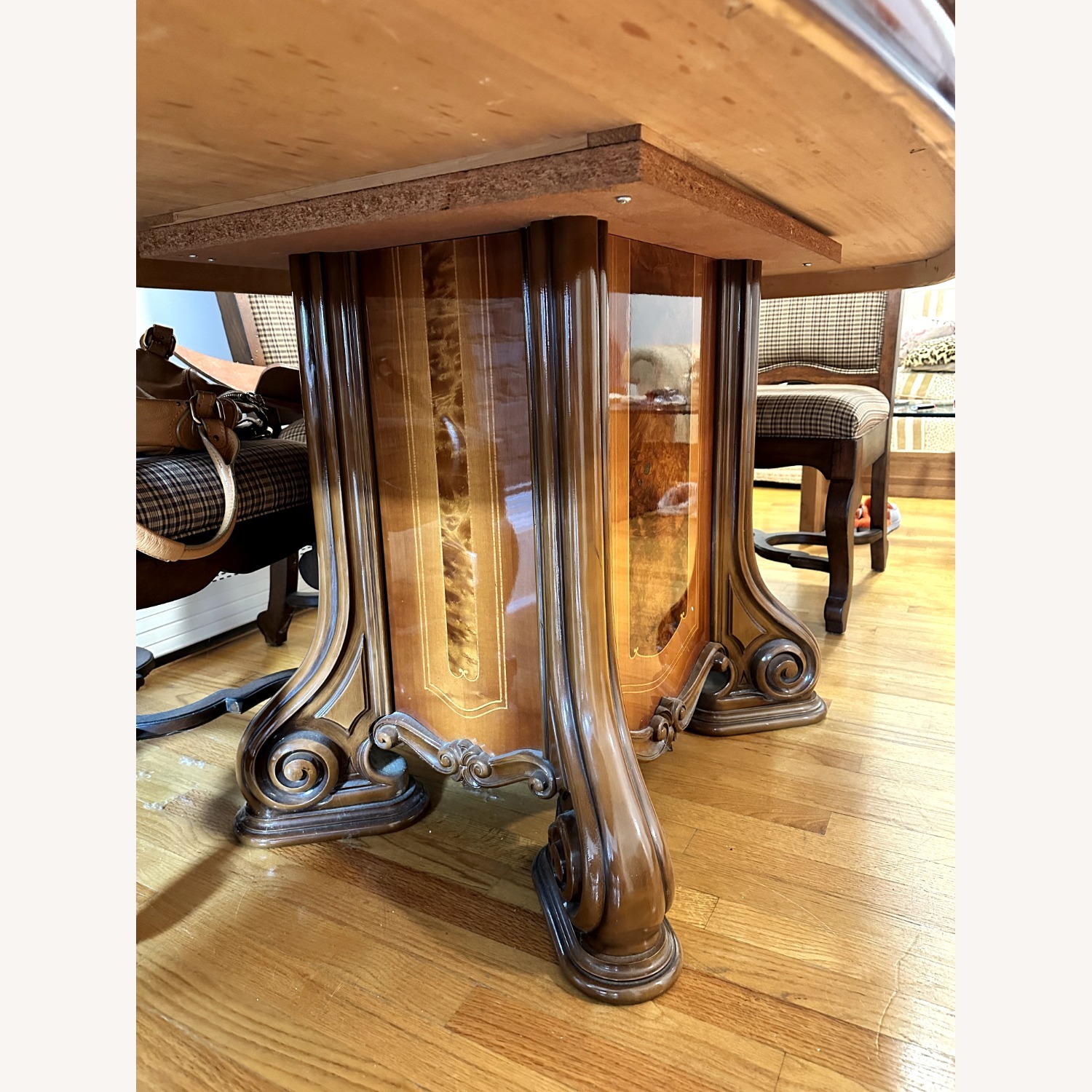 Roma Furniture Traditional Pedestal Dining Table - image-5