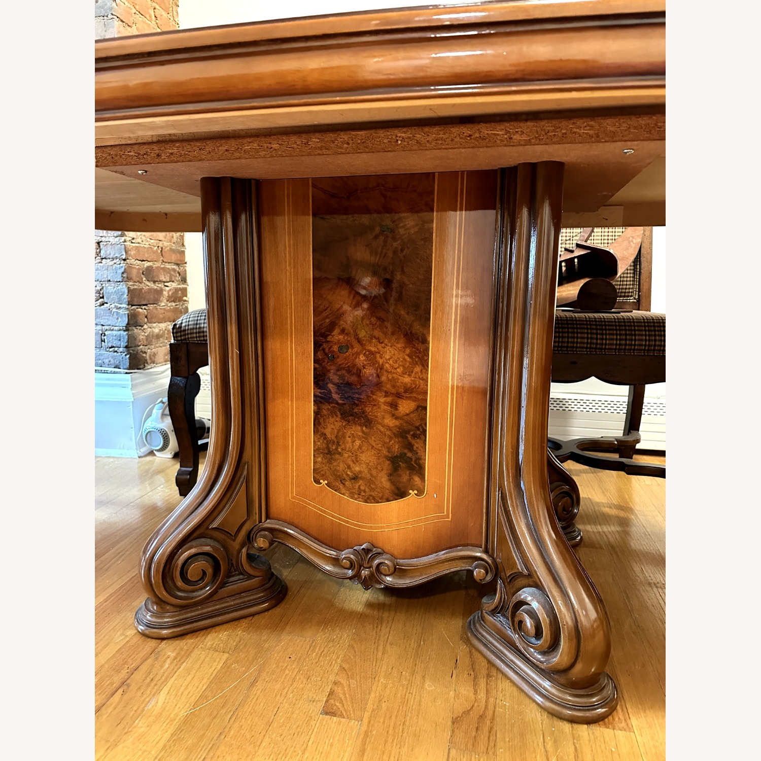 Roma Furniture Traditional Pedestal Dining Table - image-4