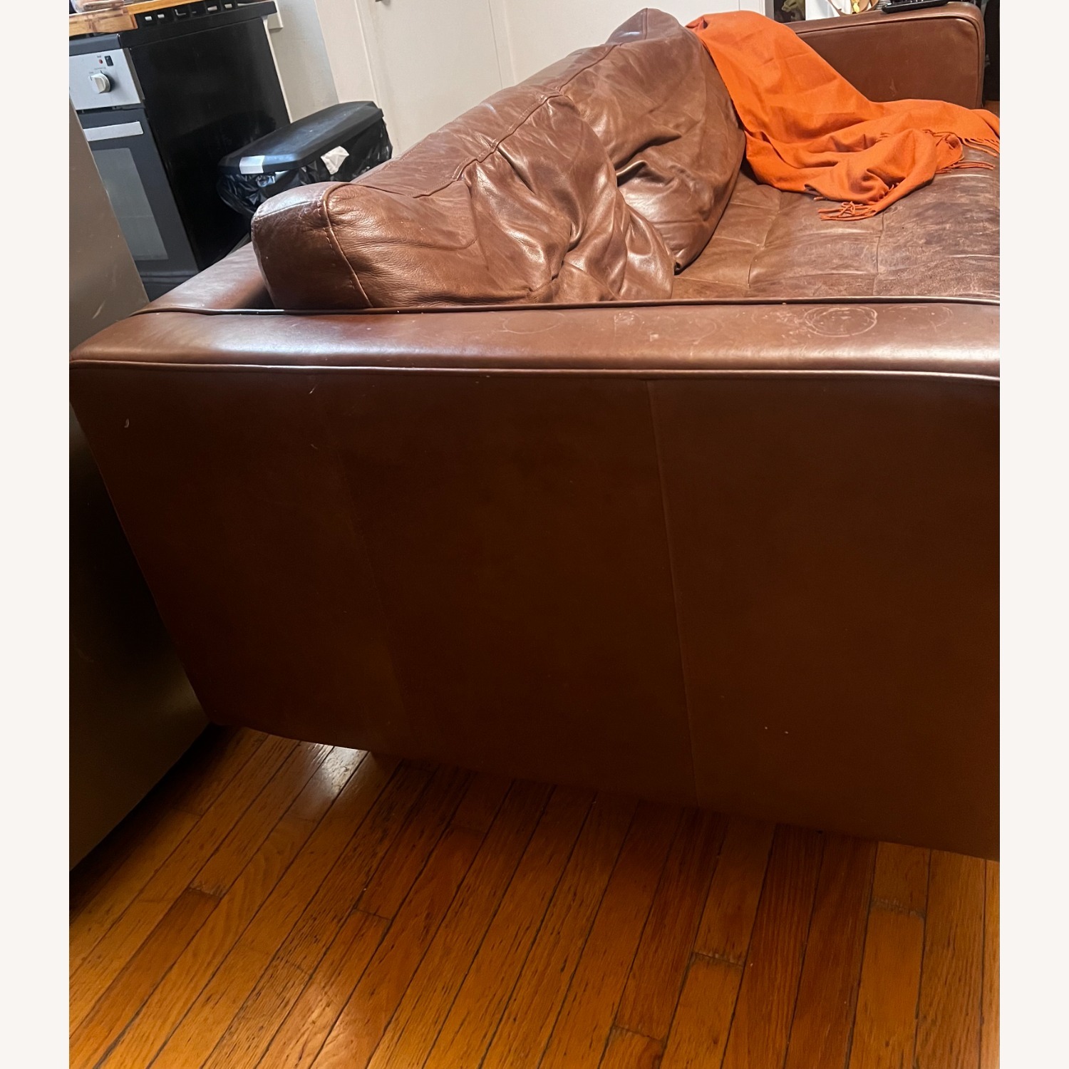 Article Sven Tufted Leather Sofa - image-3