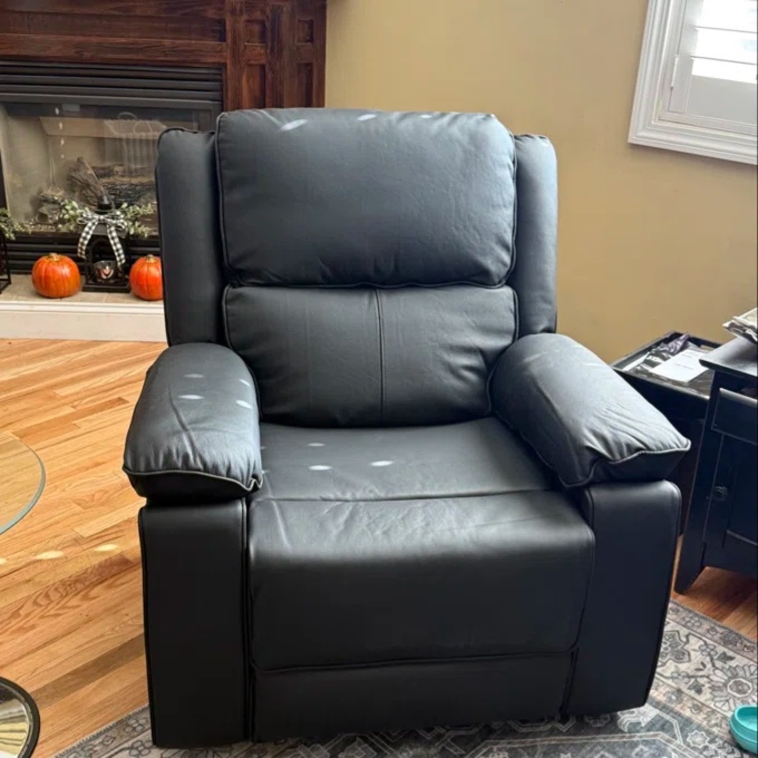 Daphnie Recliner Black Leather Recliner - image-8