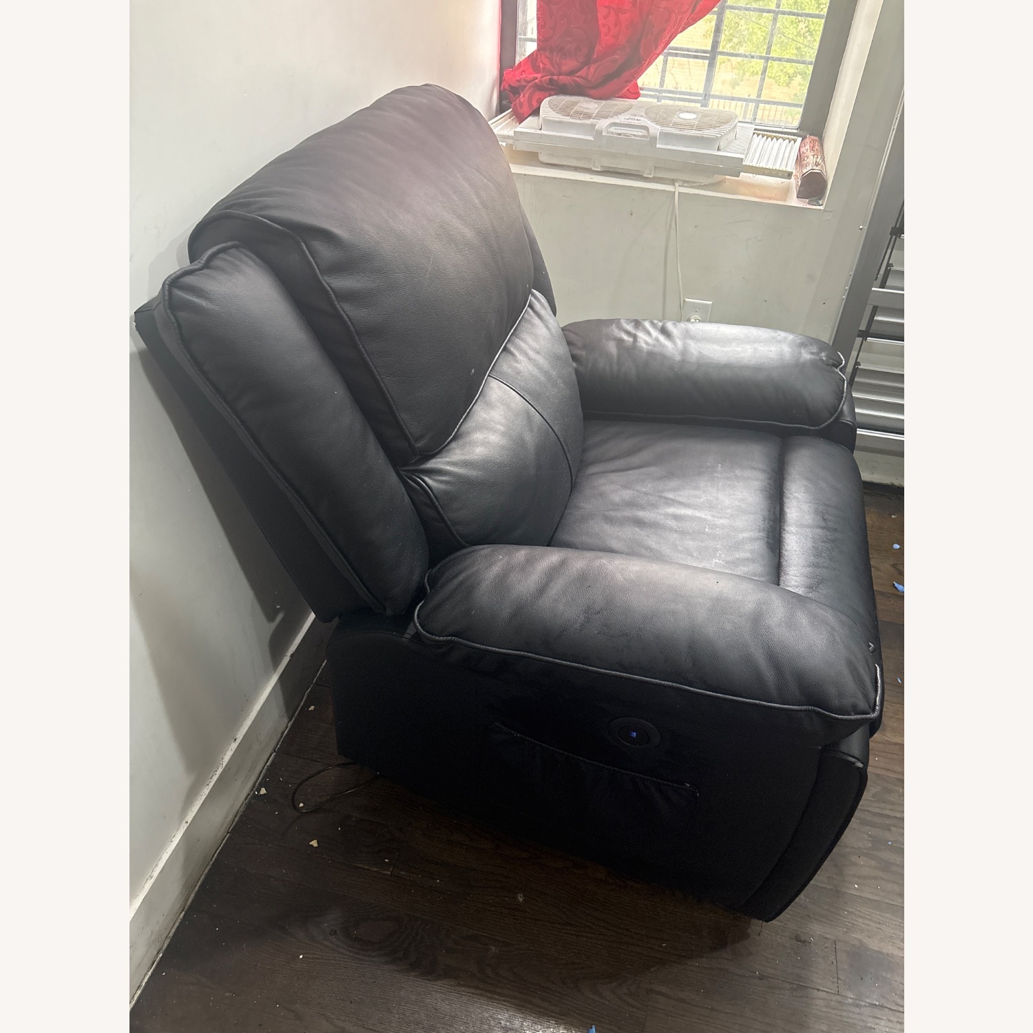 Daphnie Recliner Black Leather Recliner - image-3