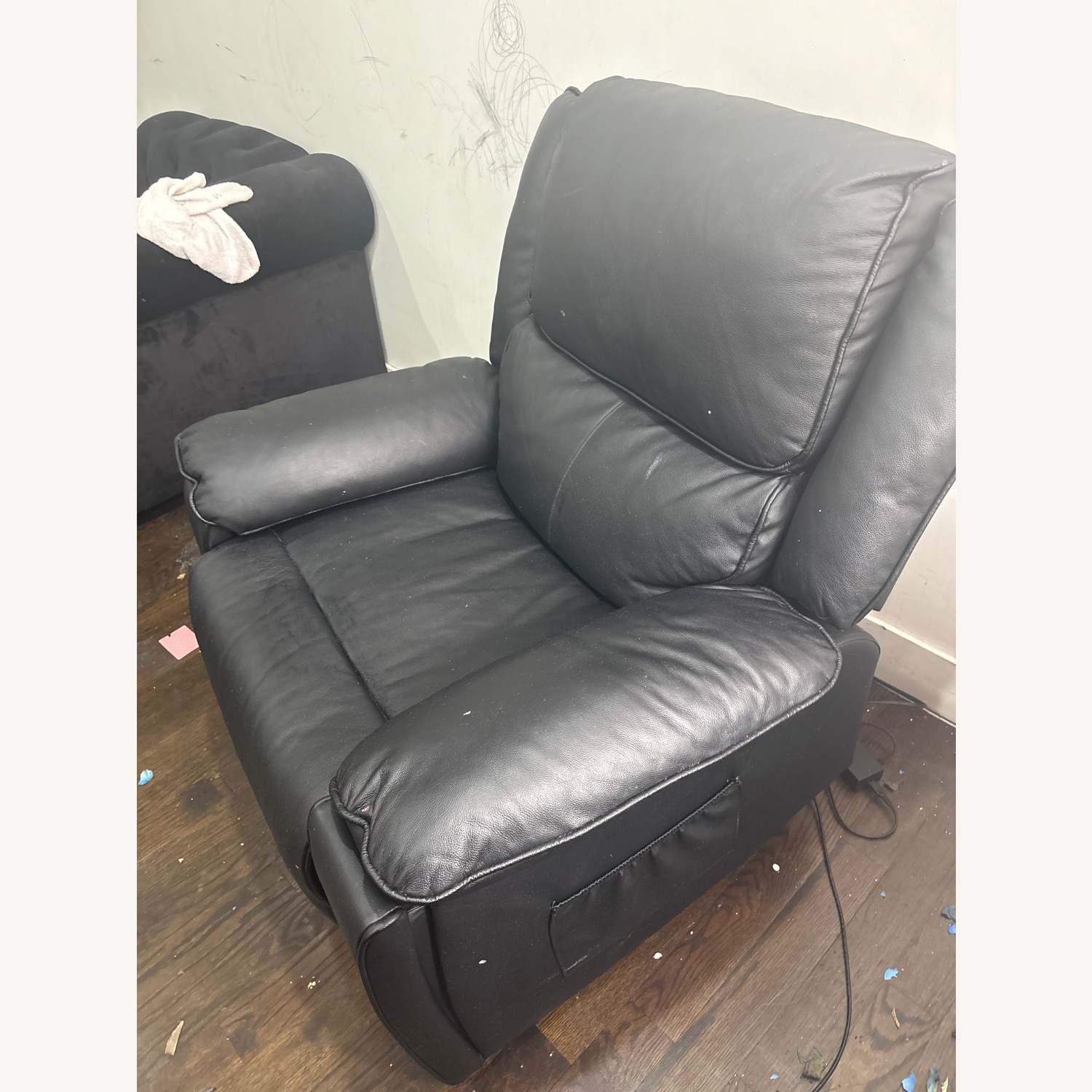 Daphnie Recliner Black Leather Recliner - image-4