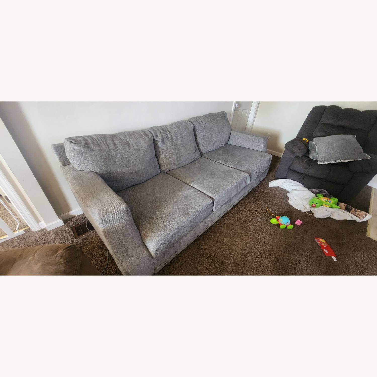 Broyhill Furniture Light Gray 3+ Seater Sofa - image-1