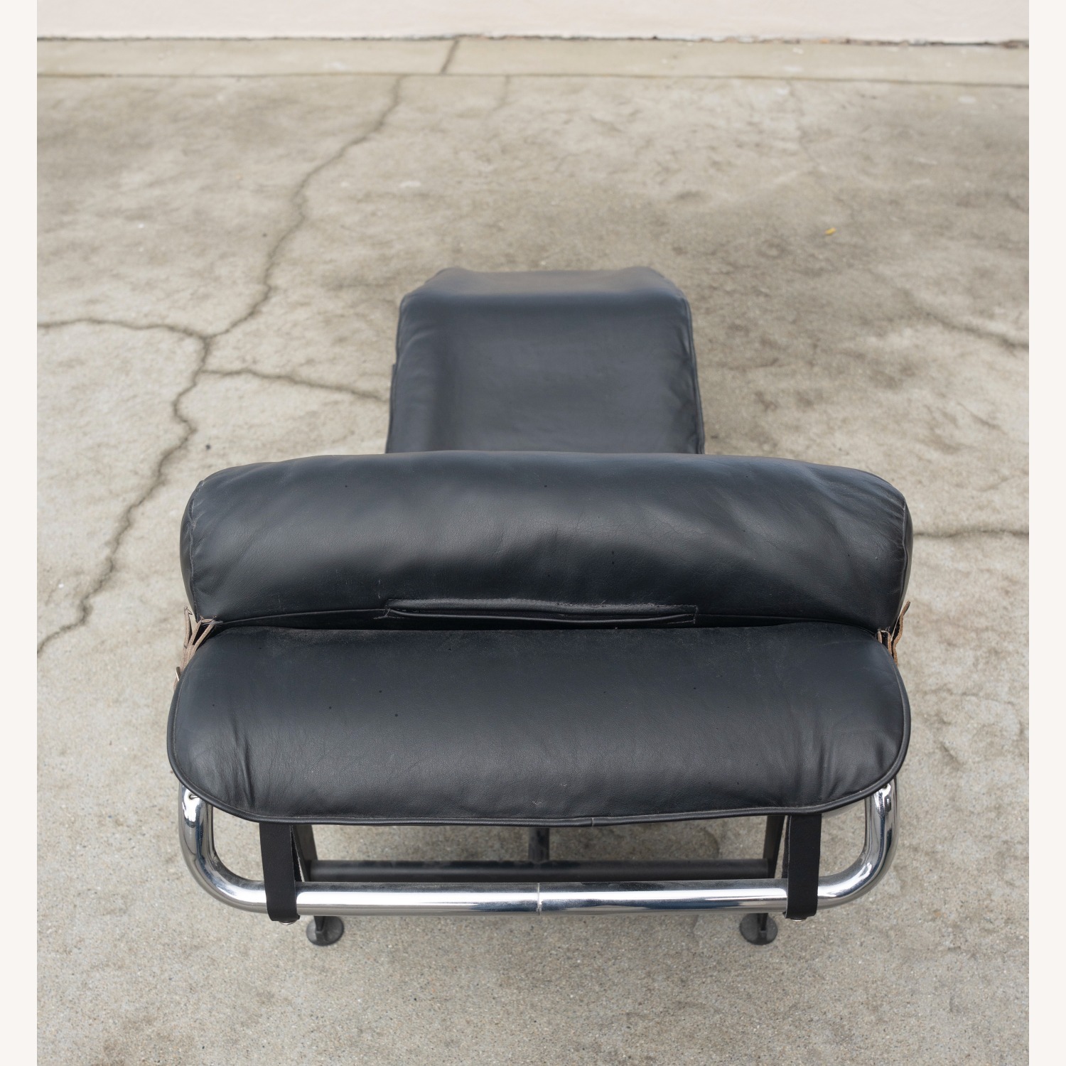 Cassina LC4 Black Leather Chaise Lounge Chair - image-3