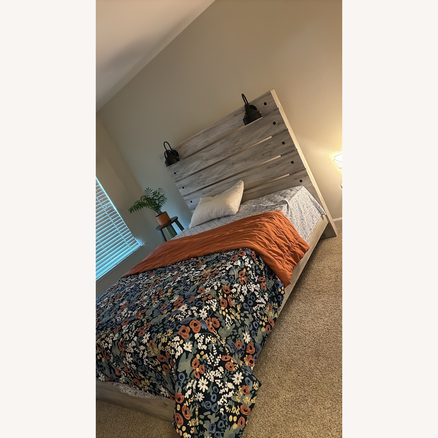 Ashley Furniture Cambeck Queen Bed - image-2