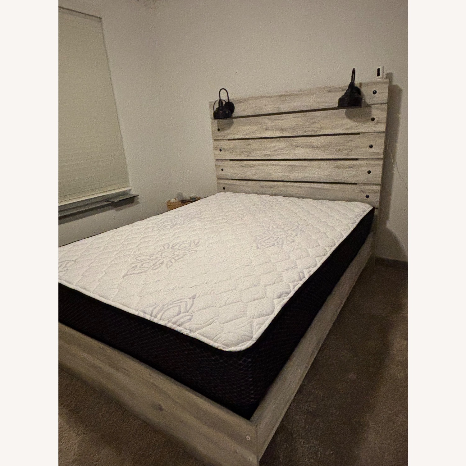 Ashley Furniture Cambeck Queen Bed - image-5