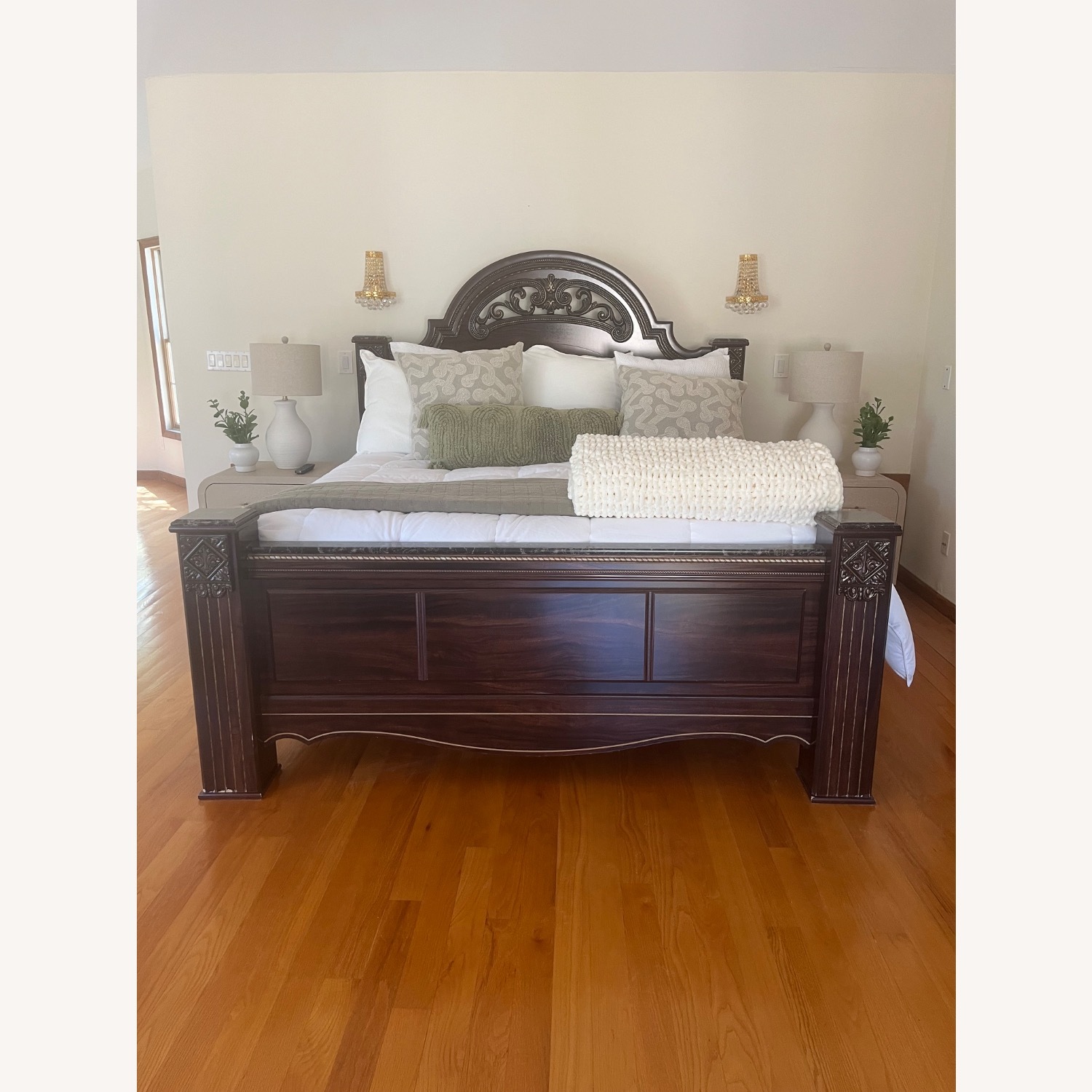 Classic Design King Bed - image-4