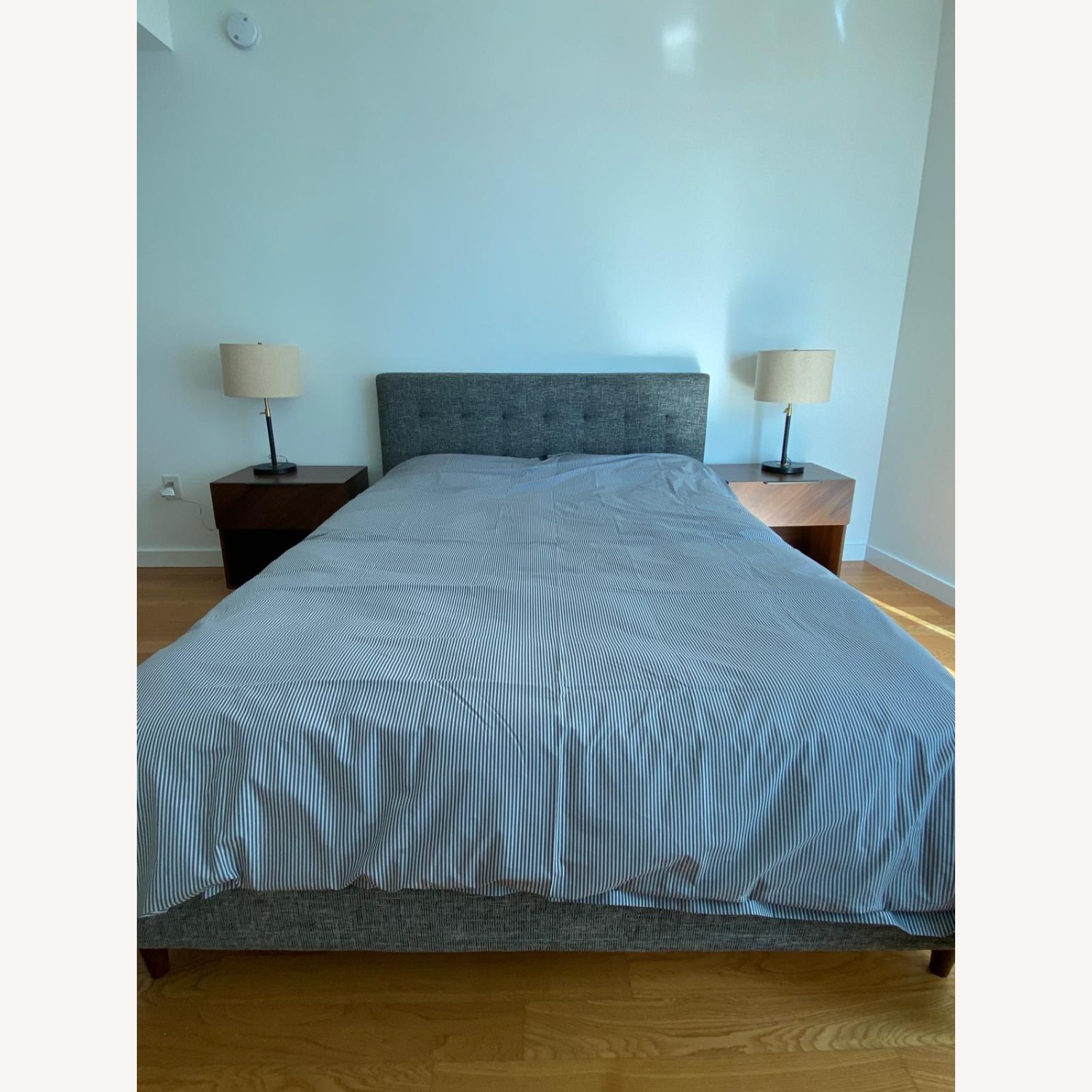 Article Dark Sven Briar Gray Bed - image-1