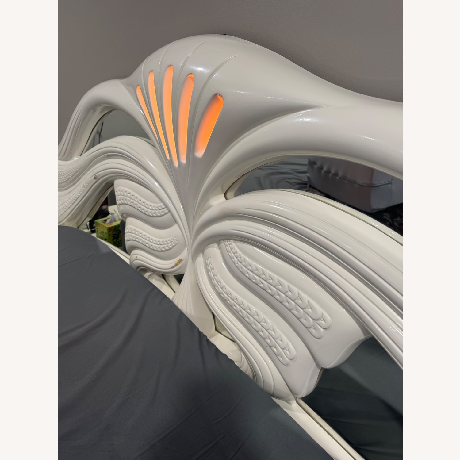 Coaster Fine Italian Lacquer Style White Queen Bed - image-2