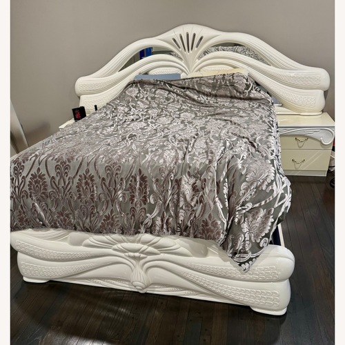 Used Coaster Fine Italian Lacquer Style White Queen Bed for sale on AptDeco