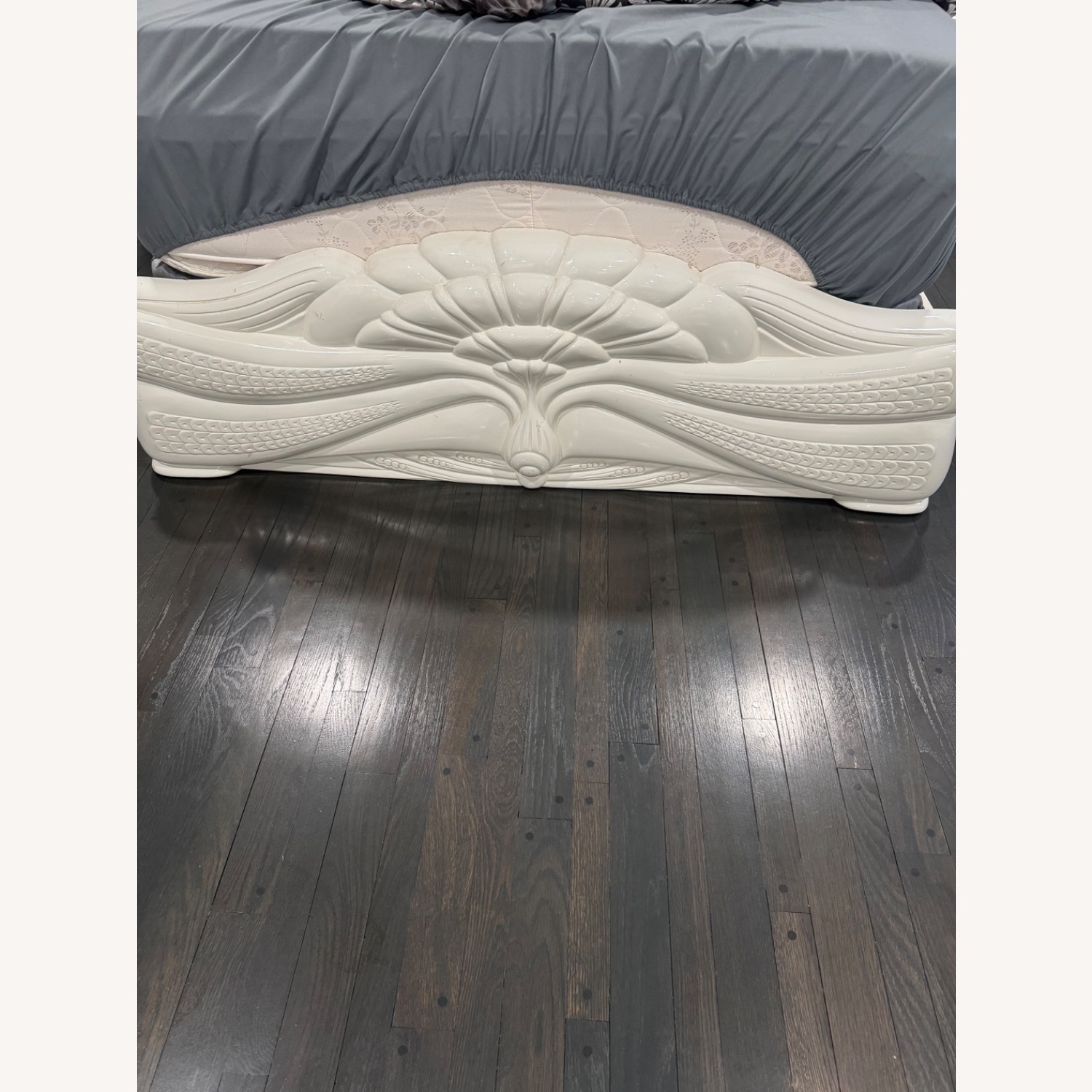 Coaster Fine Italian Lacquer Style White Queen Bed - image-3