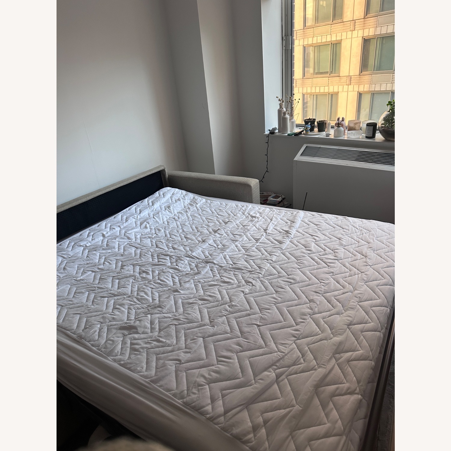 Raymour & Flanigan Josette Sleeper Couch Queen - image-2