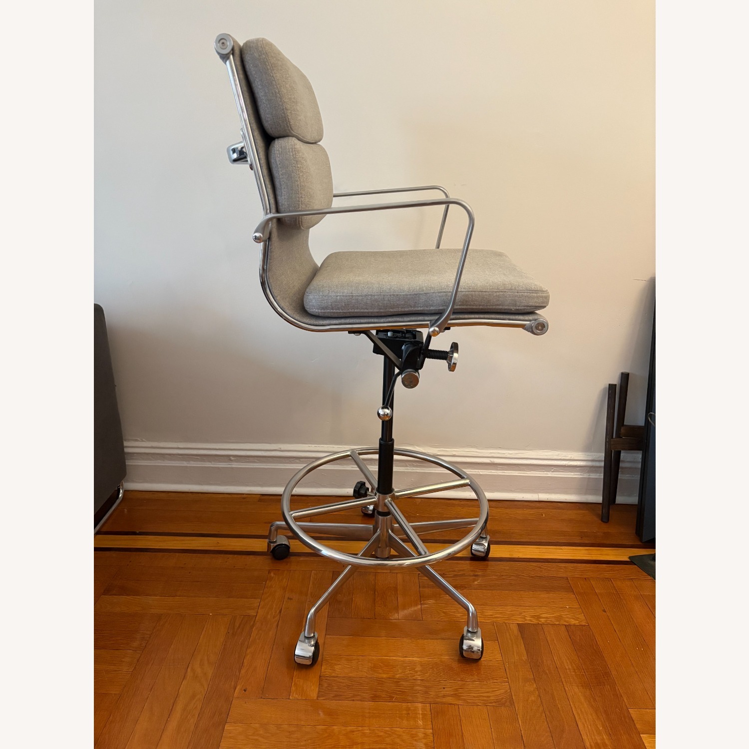 SOHO II Light Gray Fabric Office Chair - image-3
