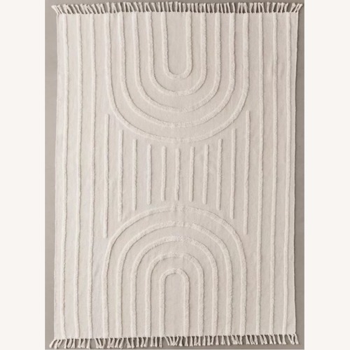 Used Urban Outfitters Modern Hilo Tufted Rug for sale on AptDeco
