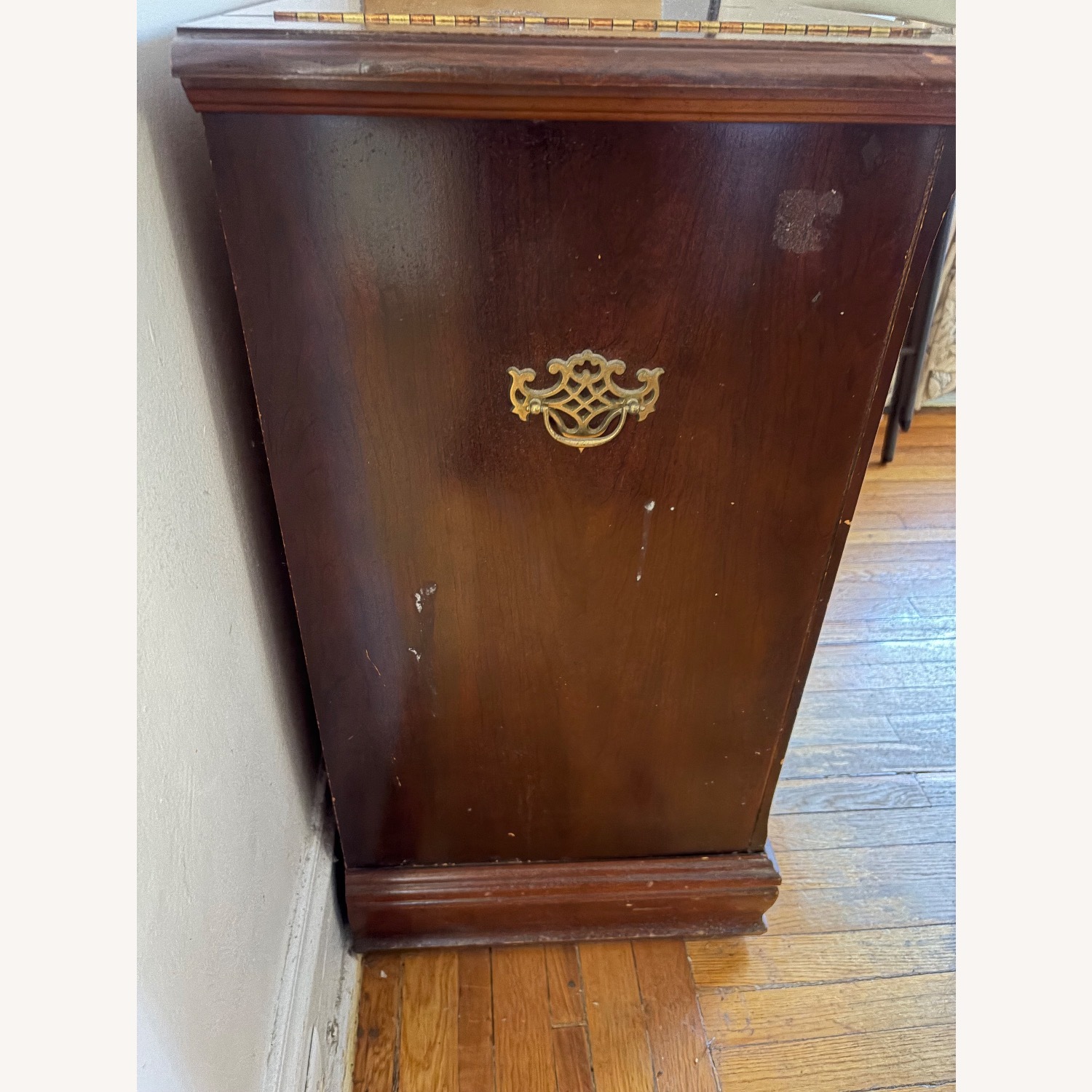 Vintage/Antique Dark Brown Sideboard - image-2