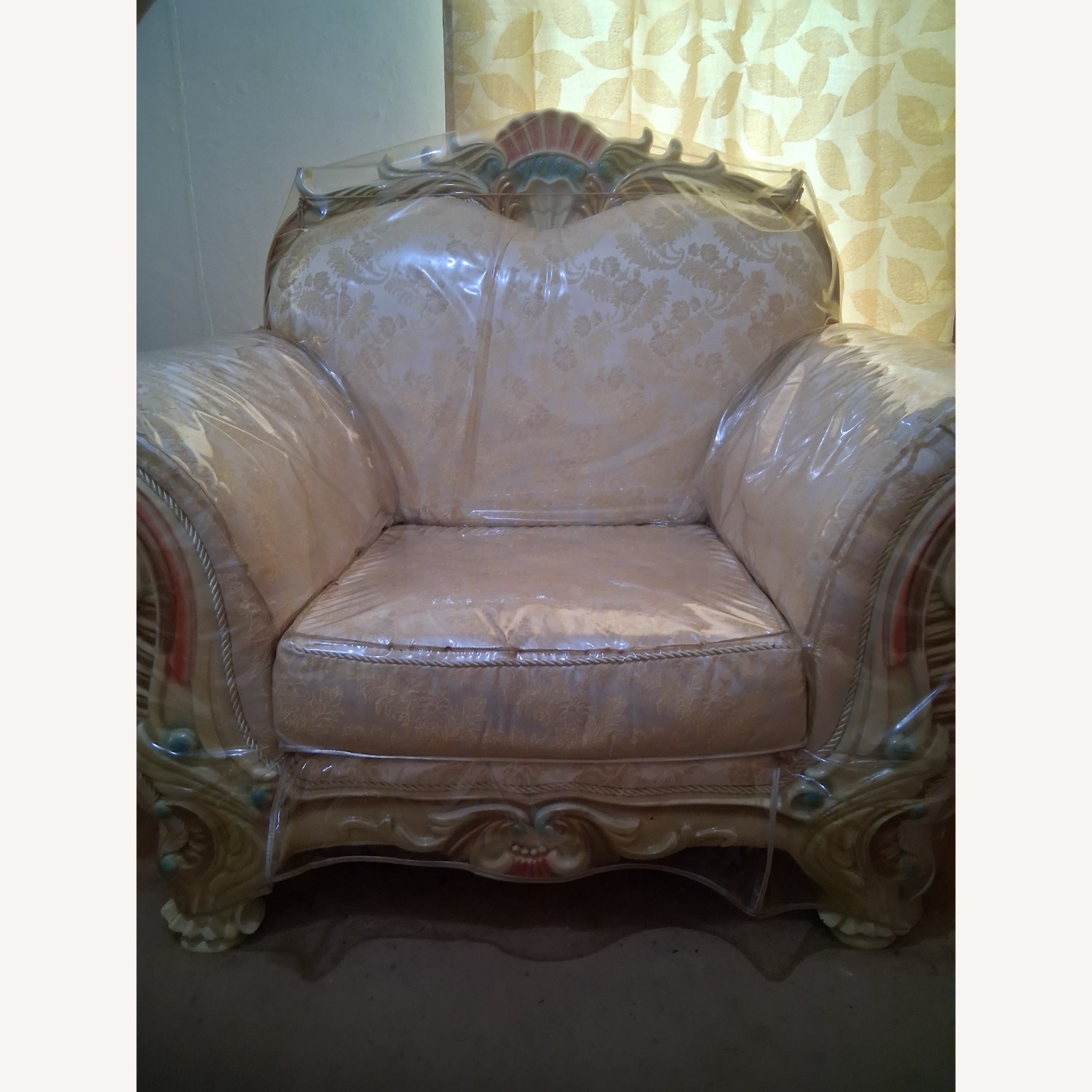 Vintage/Antique Royal Armchair - image-3