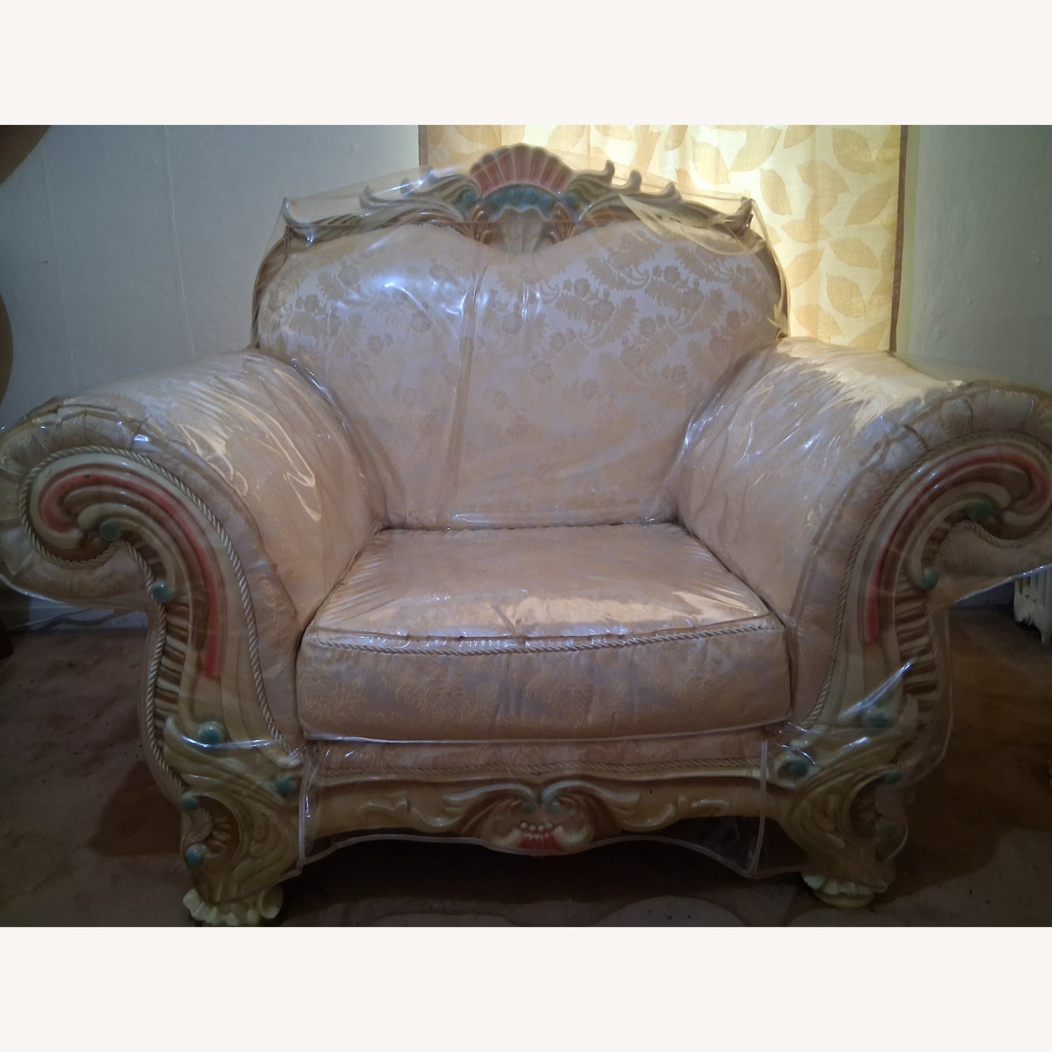 Vintage/Antique Royal Armchair - image-1