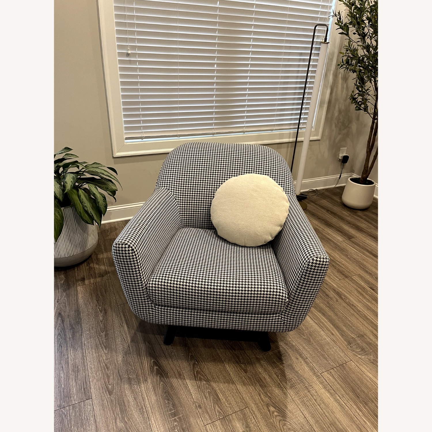 Gabriola 34" Lounge Chair B&W Houndstooth Pattern - image-5