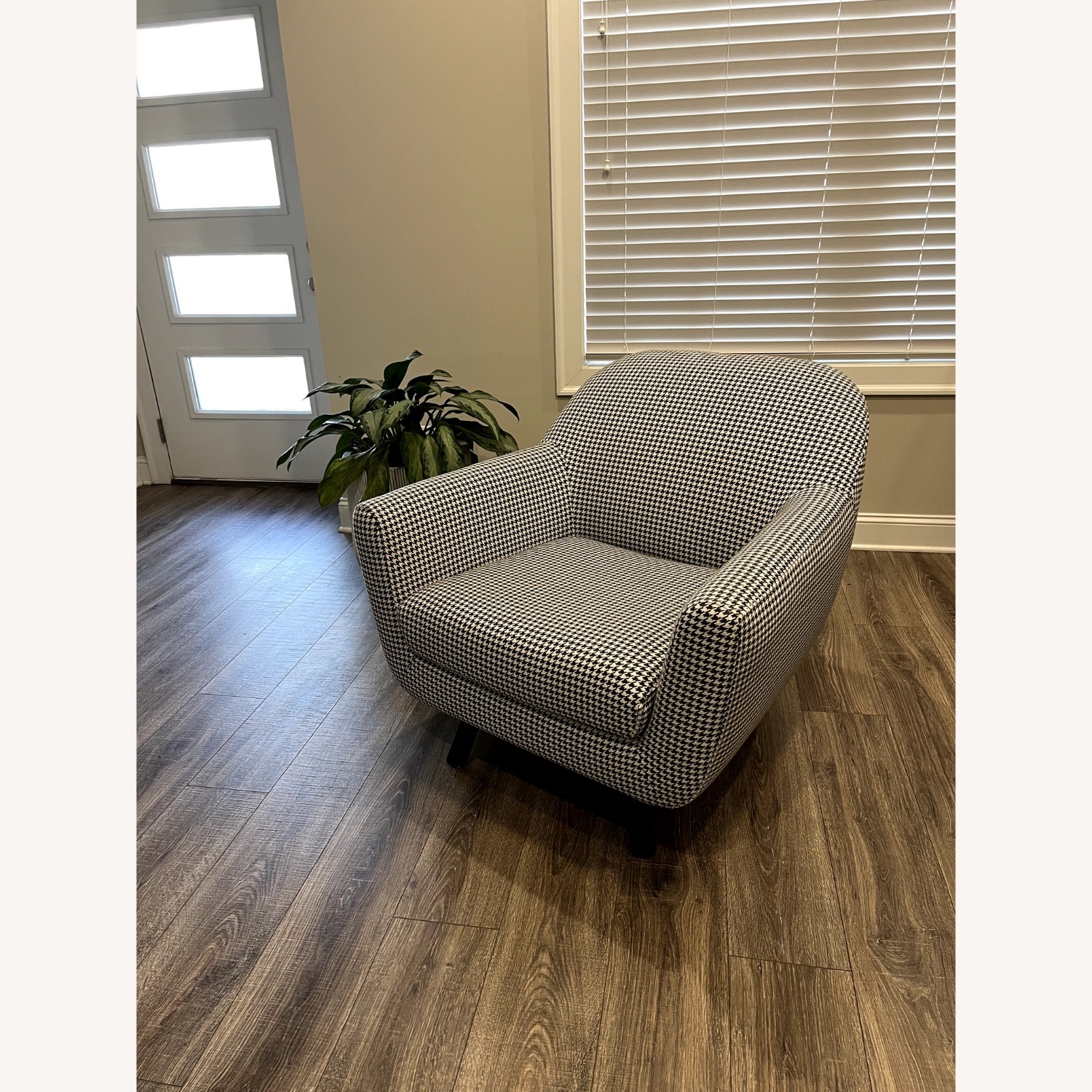 Gabriola 34" Lounge Chair B&W Houndstooth Pattern - image-1