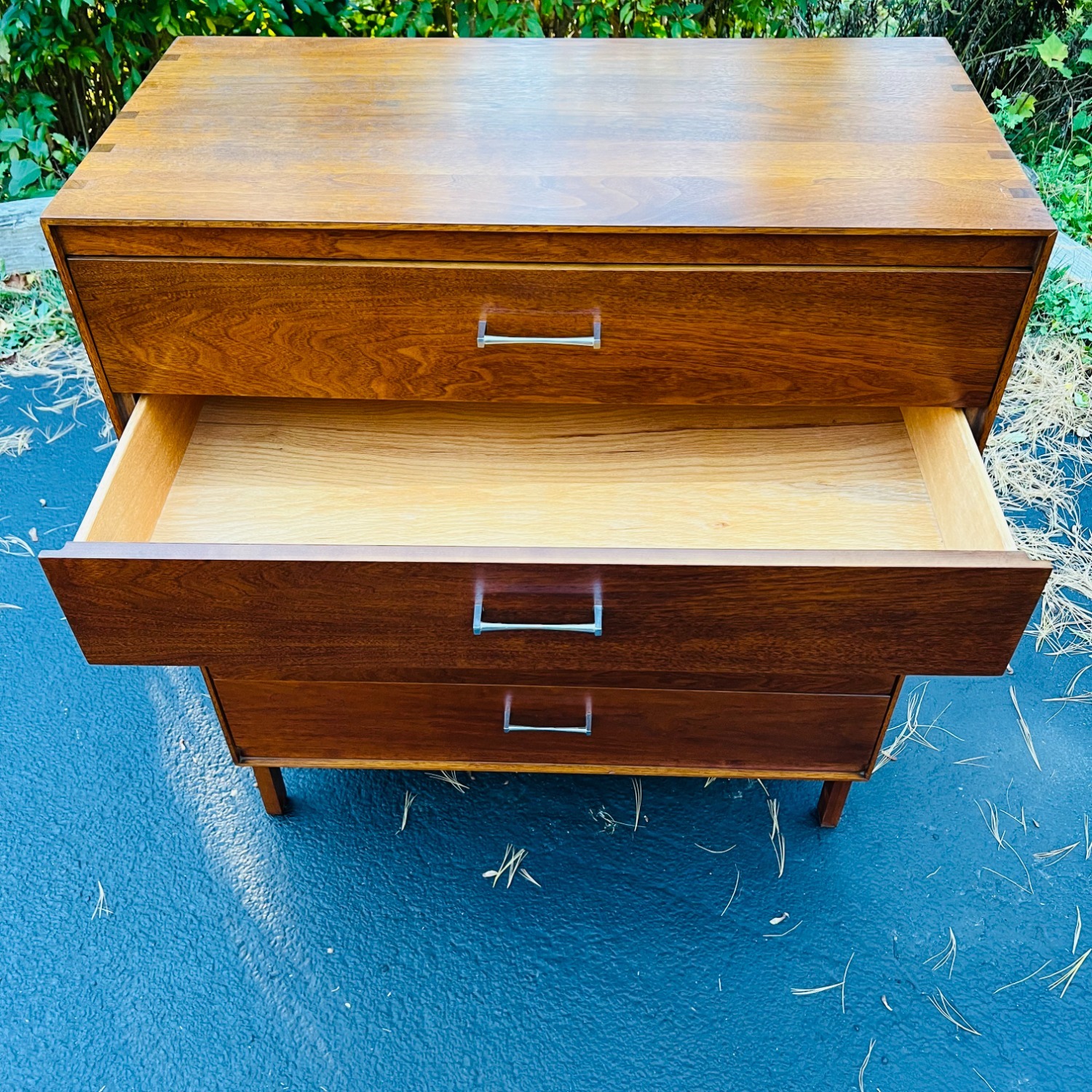 Lane MCM Mid Century Dresser - image-11