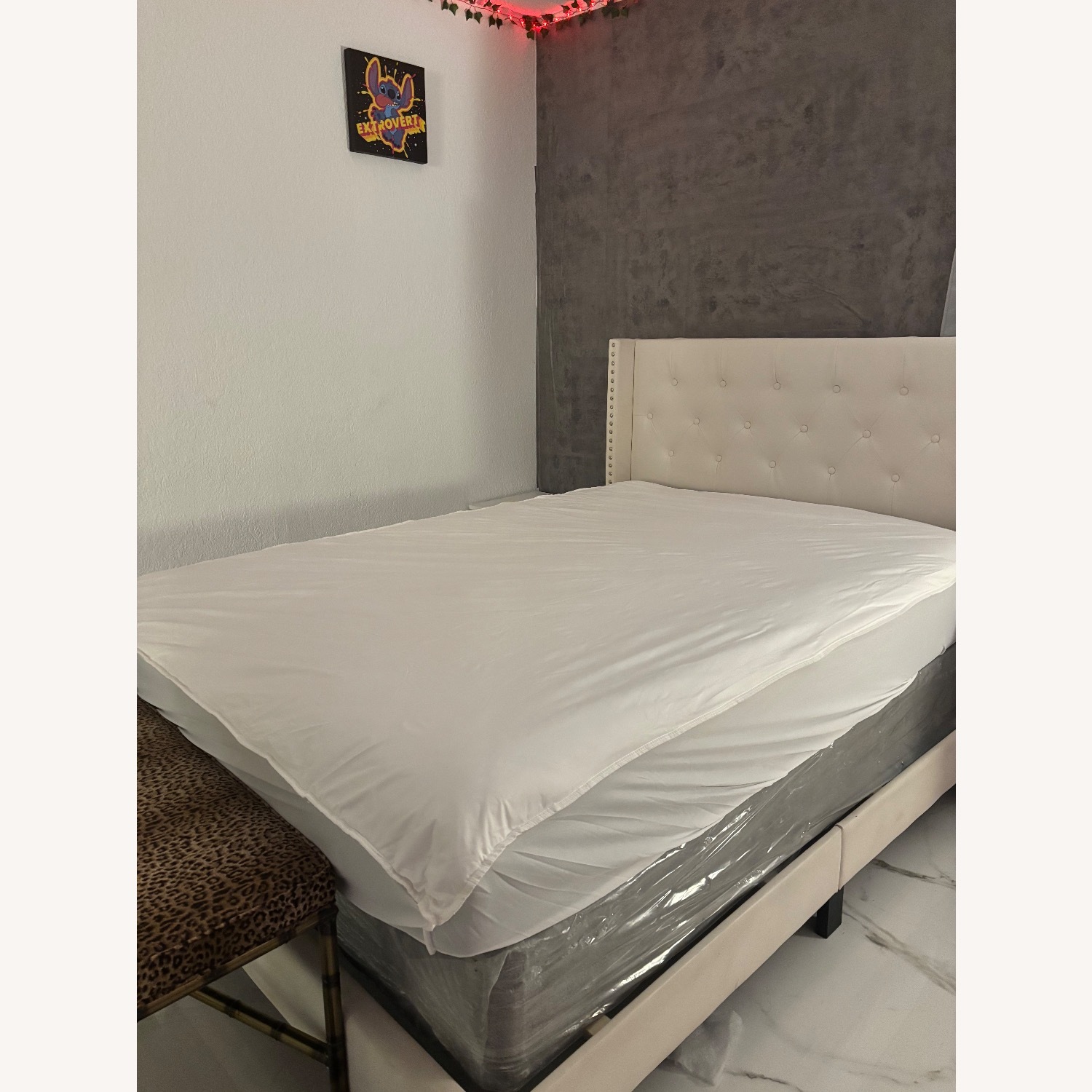 eWay Furniture White Leather Full Bed - image-8