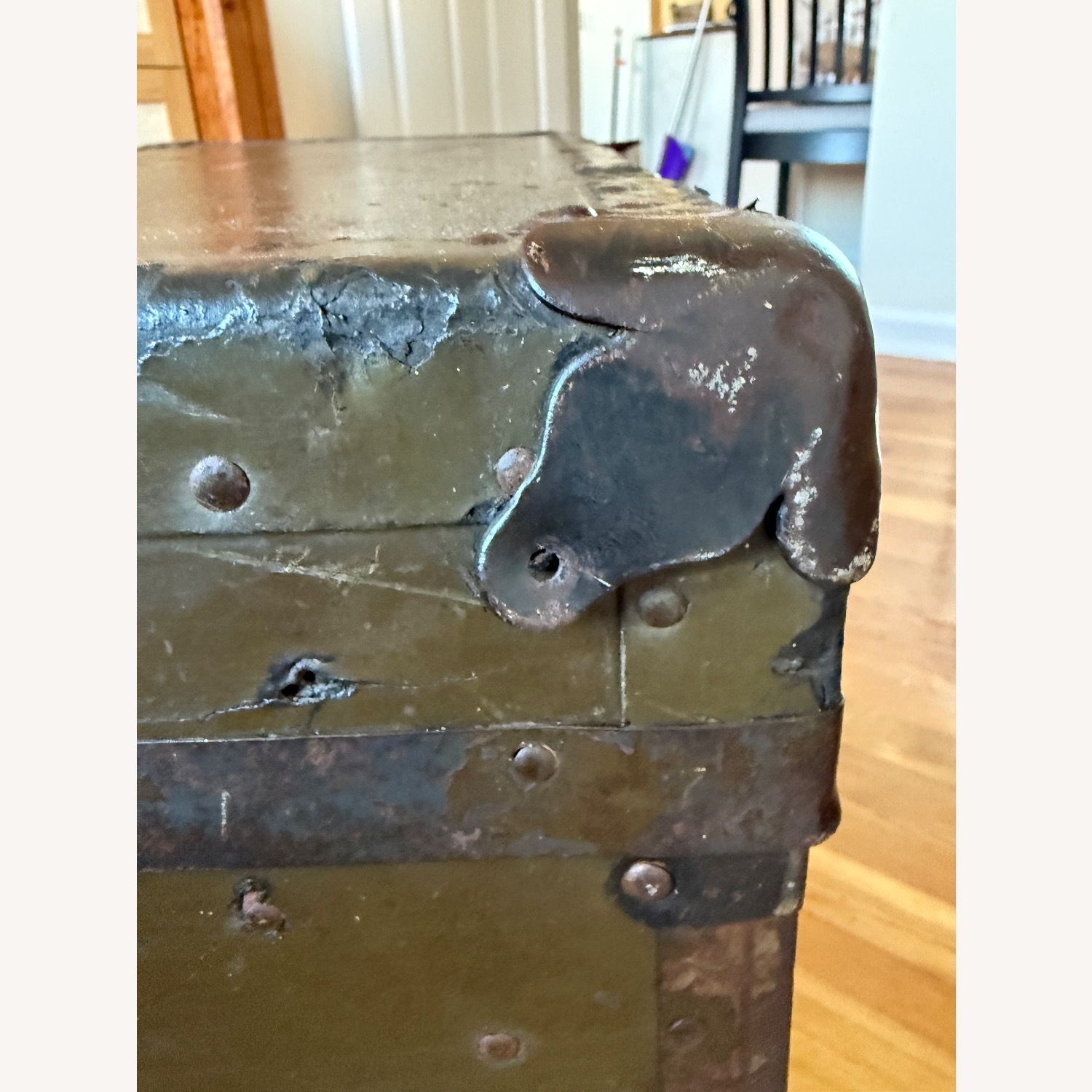 Vintage WWII Military Trunk  - image-3