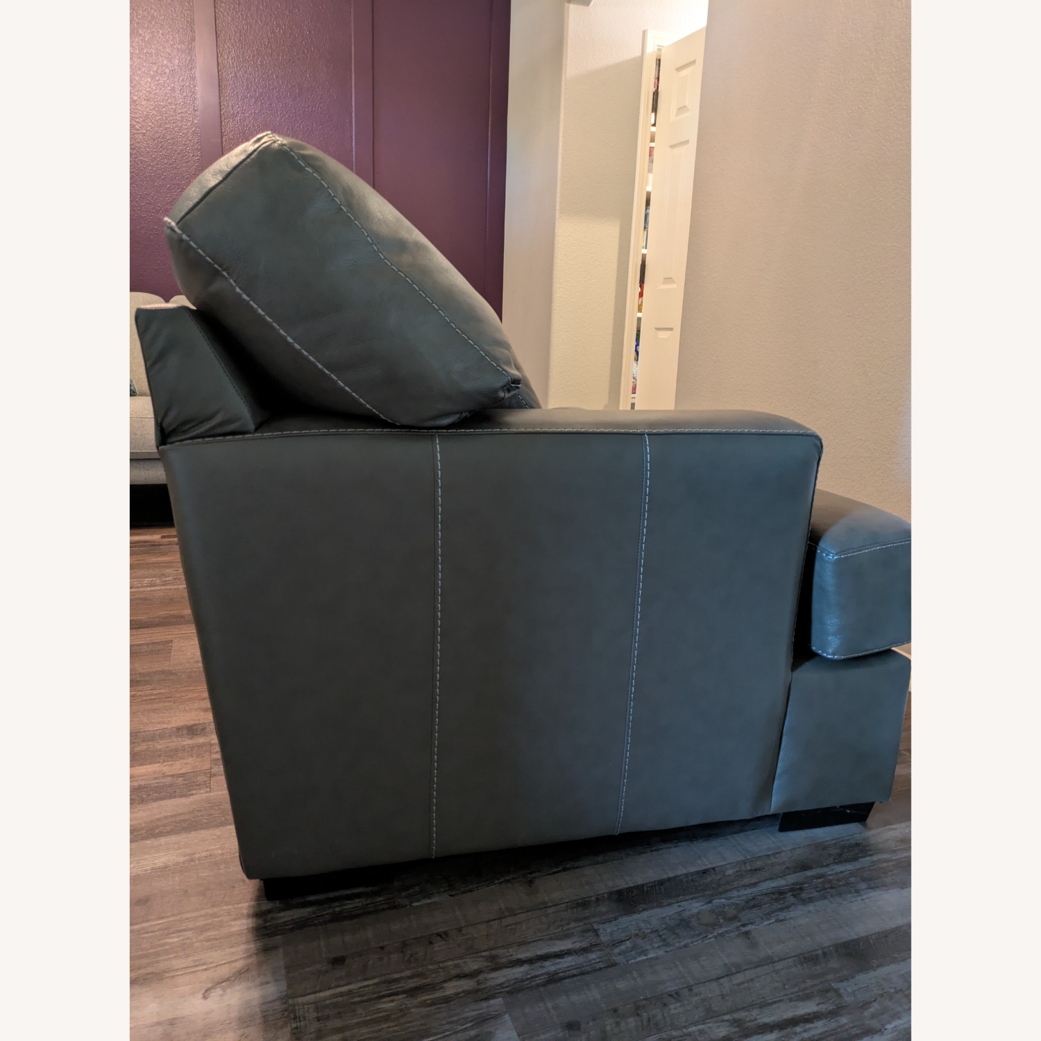 Dallas Sofa Company Gray Leather Loveseat - image-1