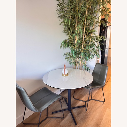 Used Knoll Saarinen White Marble Dining Sets for sale on AptDeco