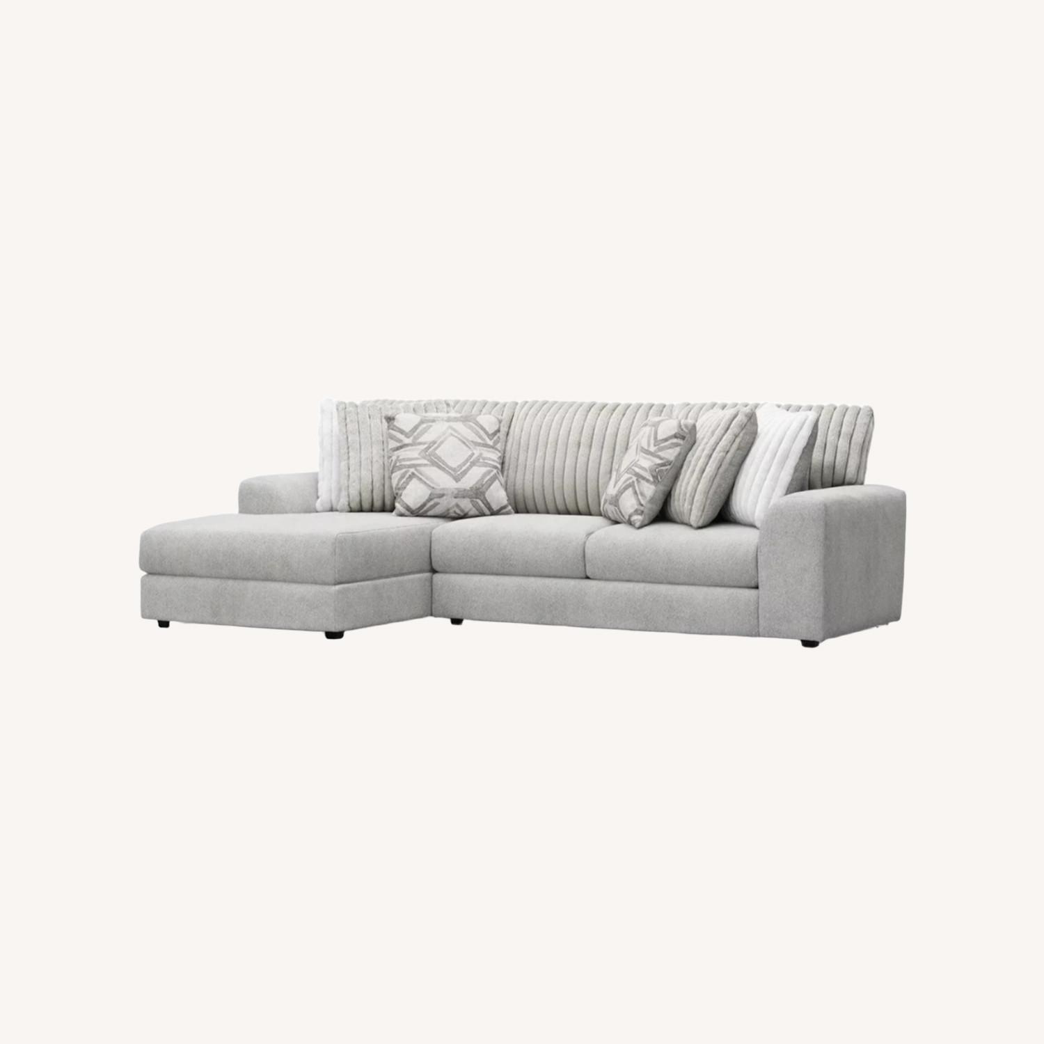Rooms To Go Light Gray 2 Piece Sectional - image-0