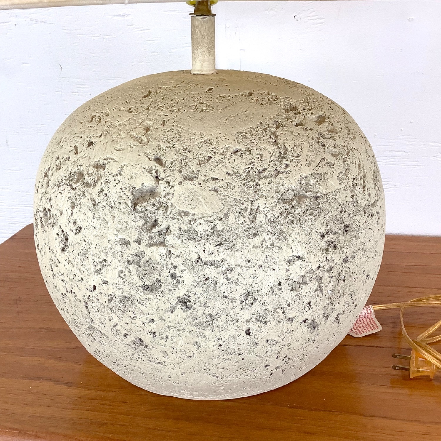 Postmodern Coral Stone Orb Lamp - image-4