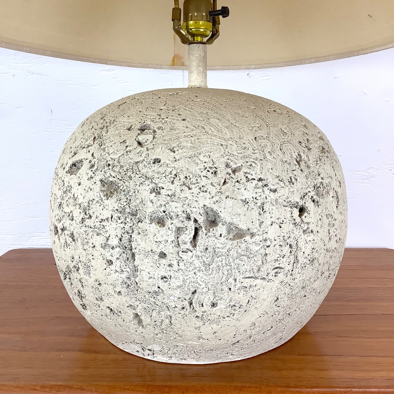 Postmodern Coral Stone Orb Lamp - image-3