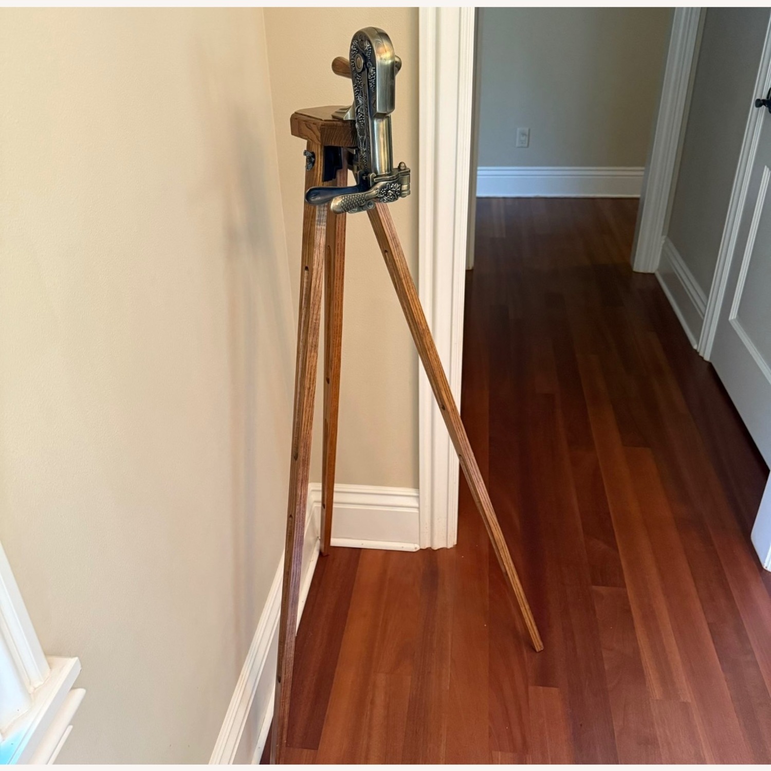 Vintage/Antique Dark Brown Wood Décor - image-2