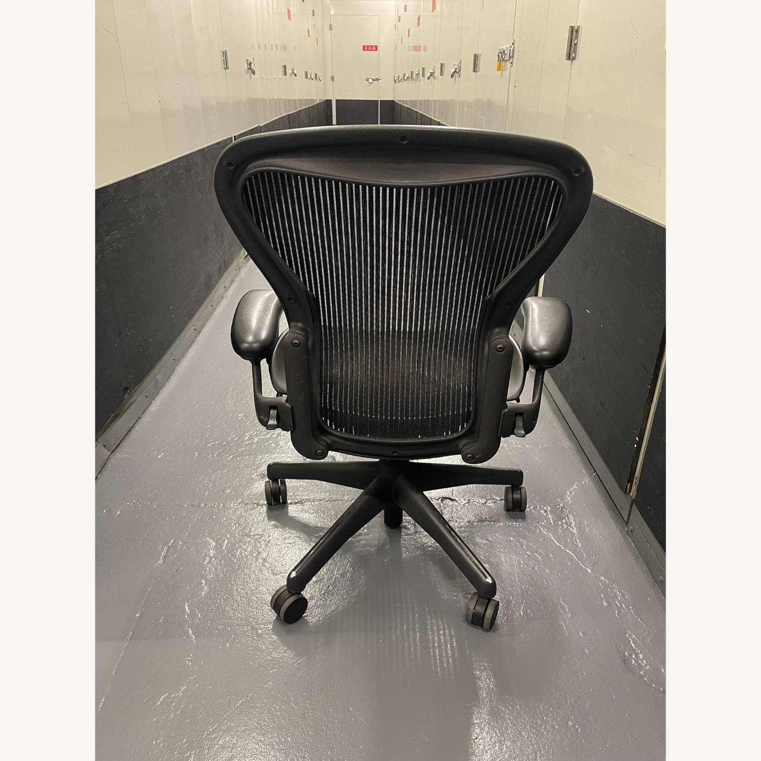 Herman Miller Aeron Office Chair - image-9