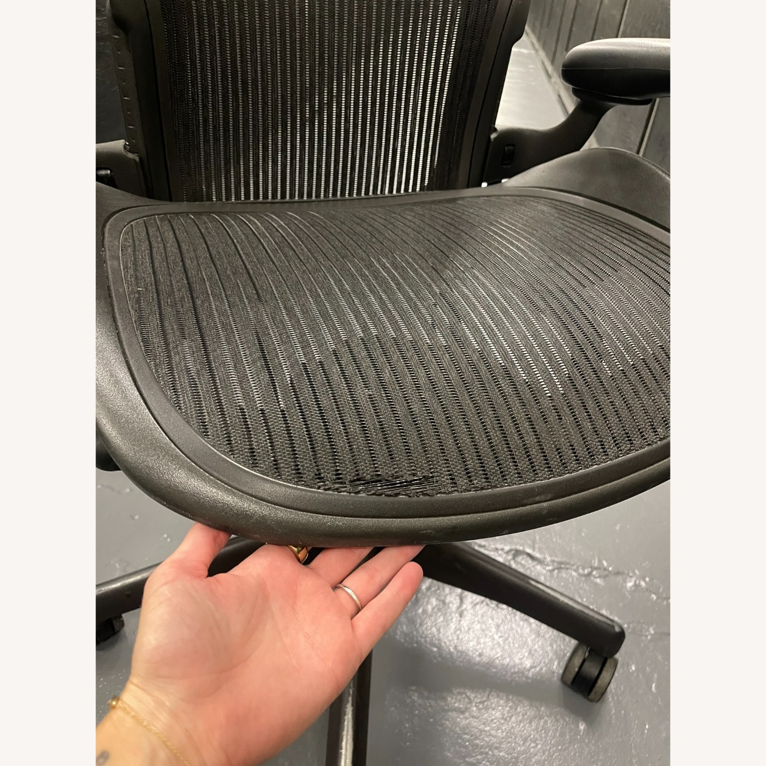 Herman Miller Aeron Office Chair - image-12