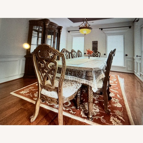 Used Taylor Made Custom Furniture Natural Dining Sets for sale on AptDeco